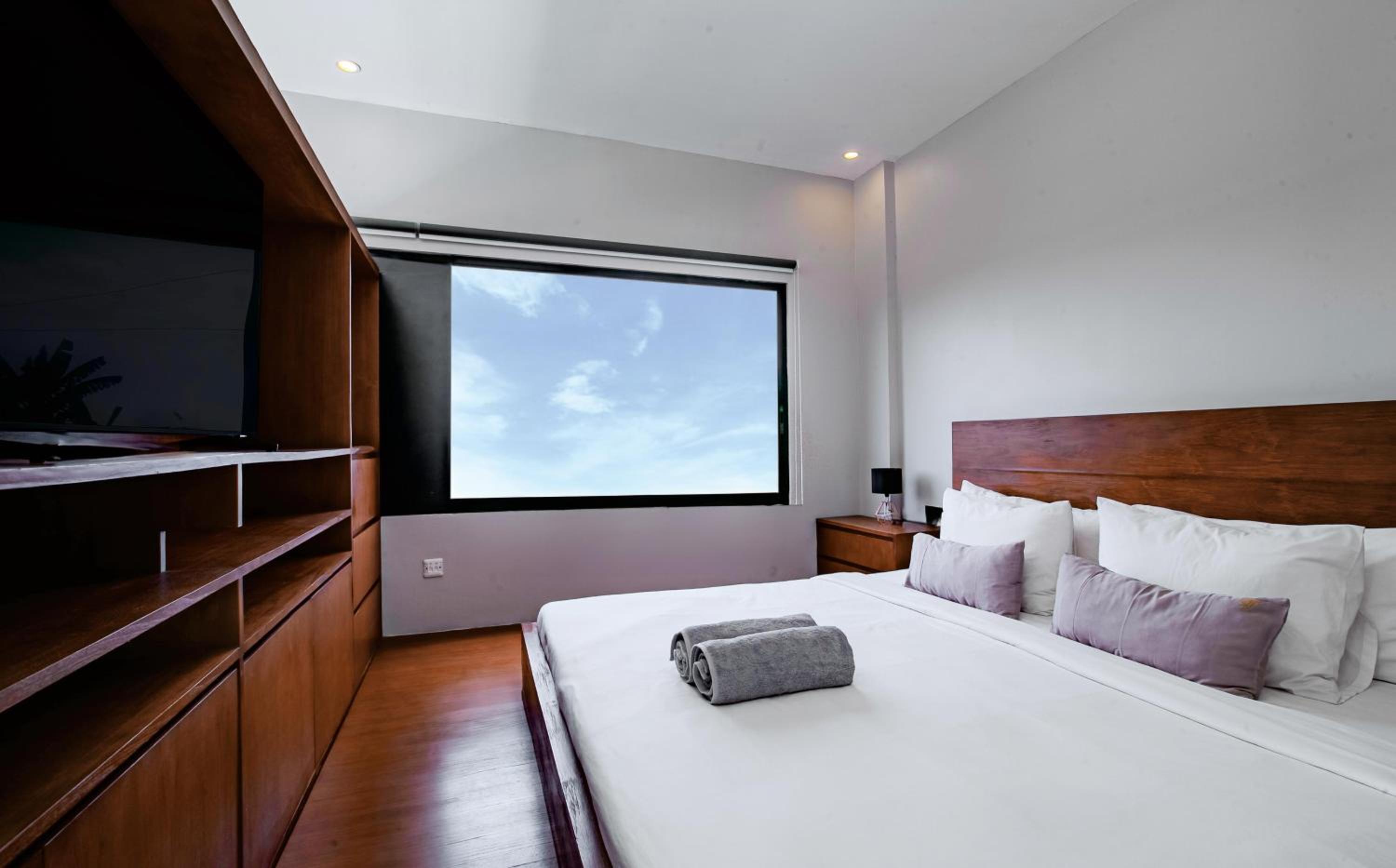 Villa MJ Modern Luxe 4BR with Big Pool & Rooftop