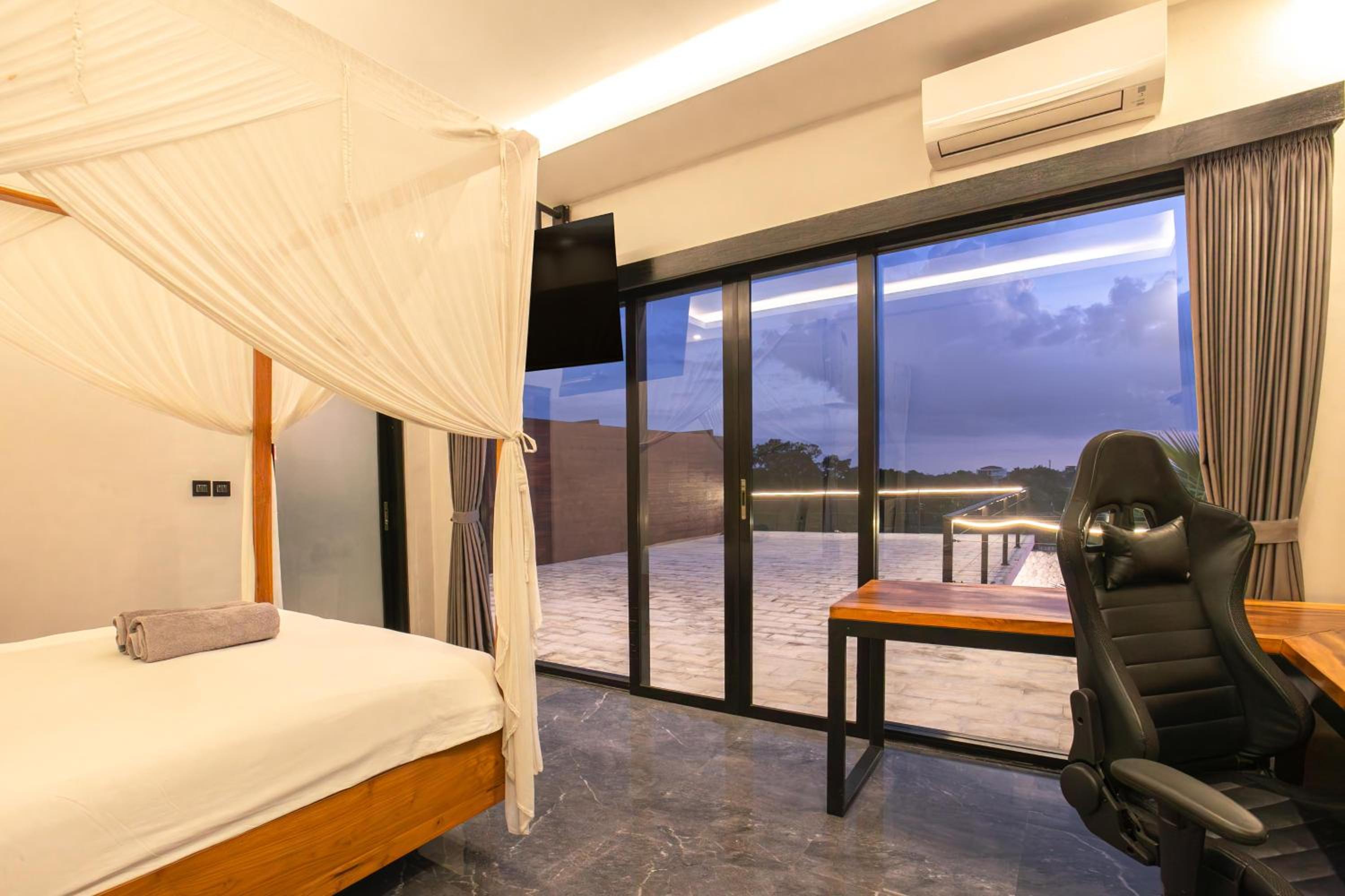 Villa MJ Modern Luxe 4BR with Big Pool & Rooftop