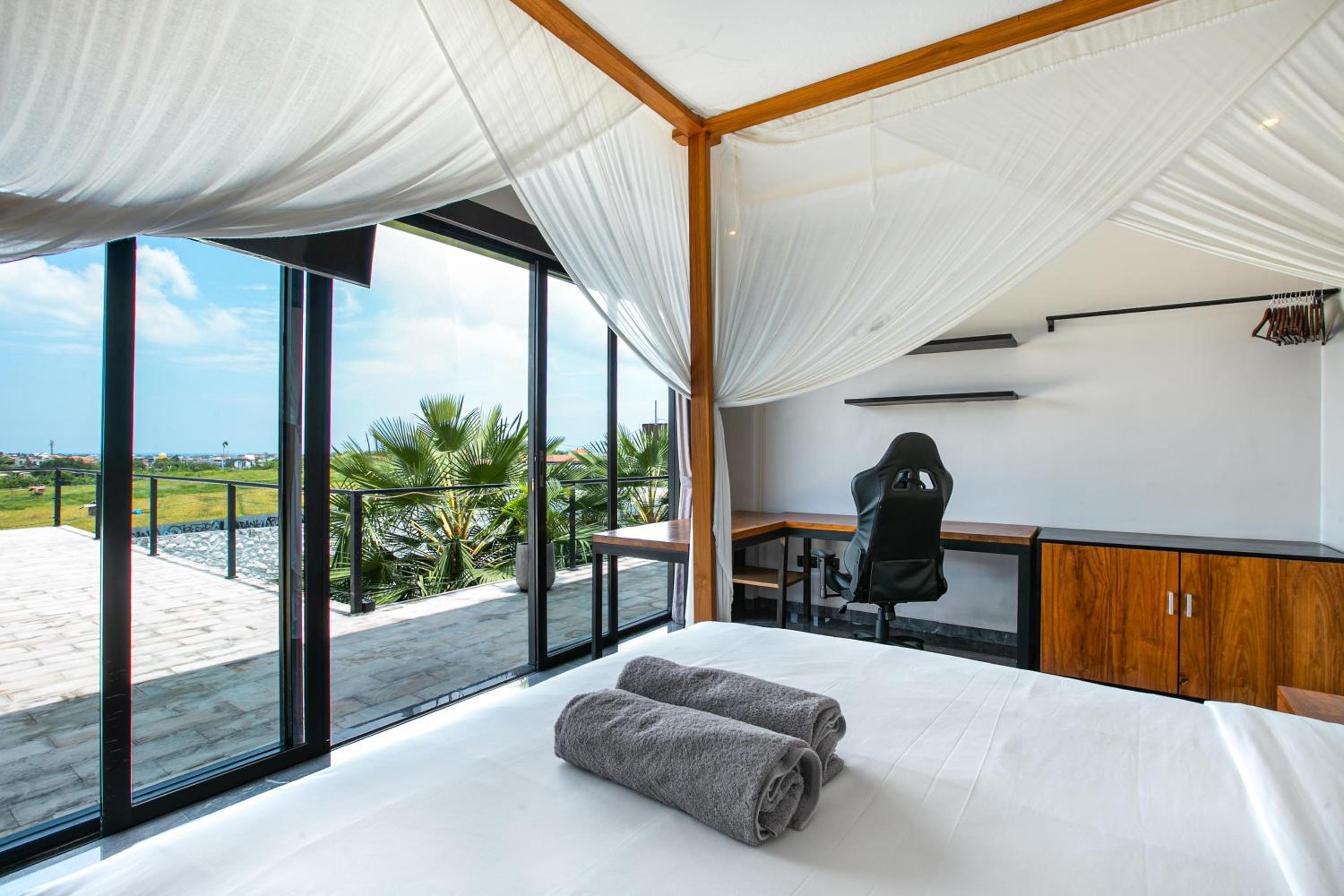 Villa MJ Modern Luxe 4BR with Big Pool & Rooftop