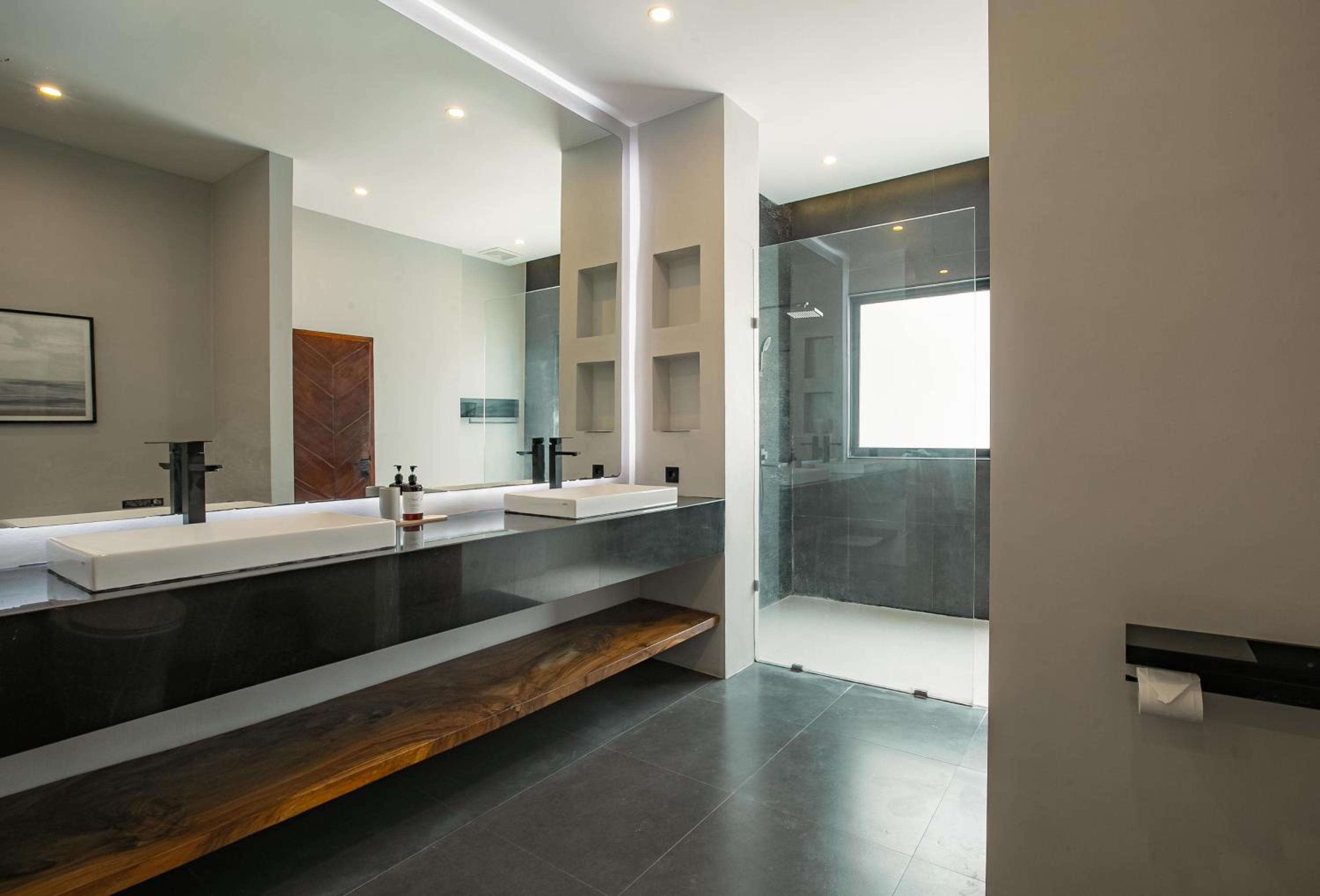 Villa MJ Modern Luxe 4BR with Big Pool & Rooftop