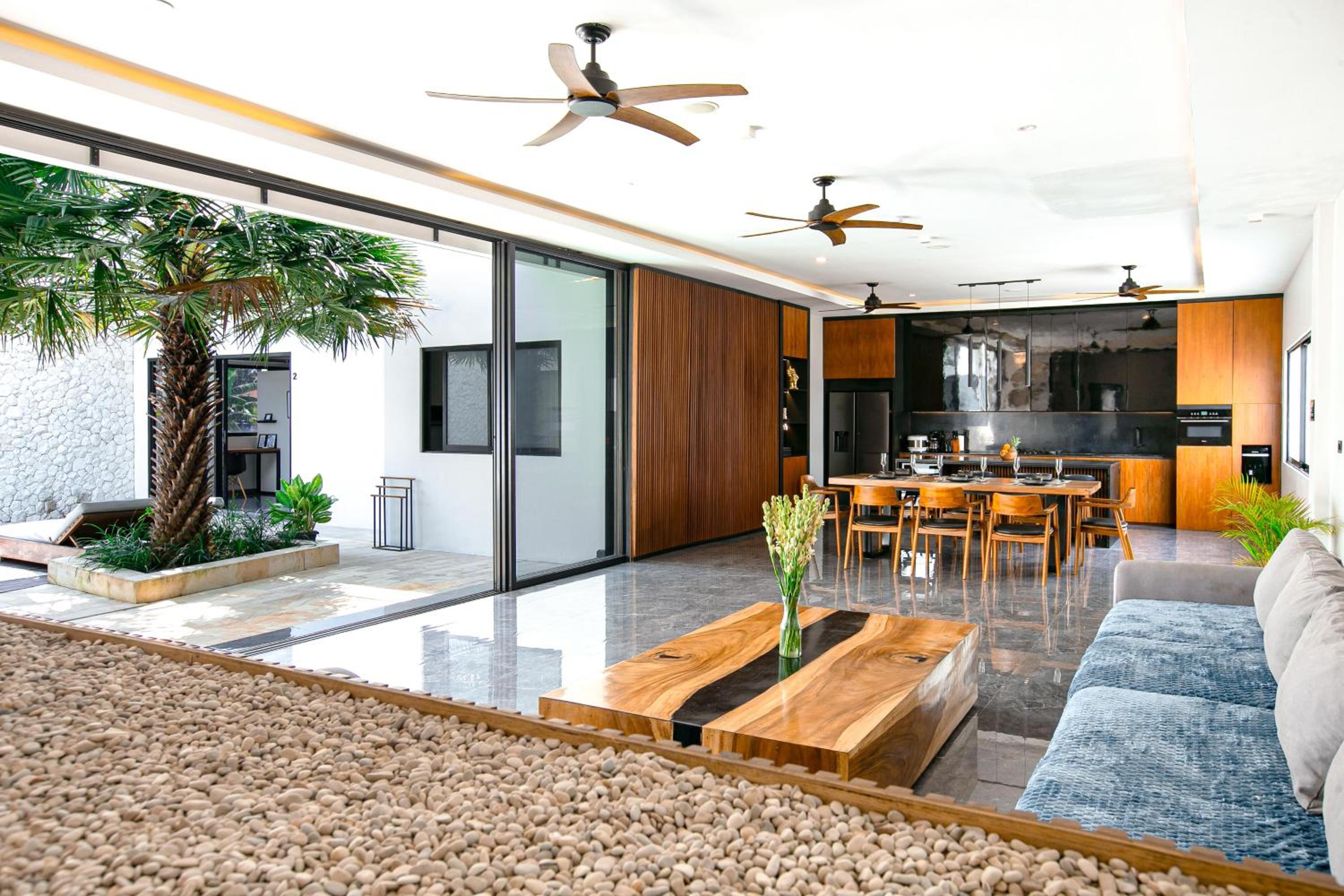 Villa MJ Modern Luxe 4BR with Big Pool & Rooftop