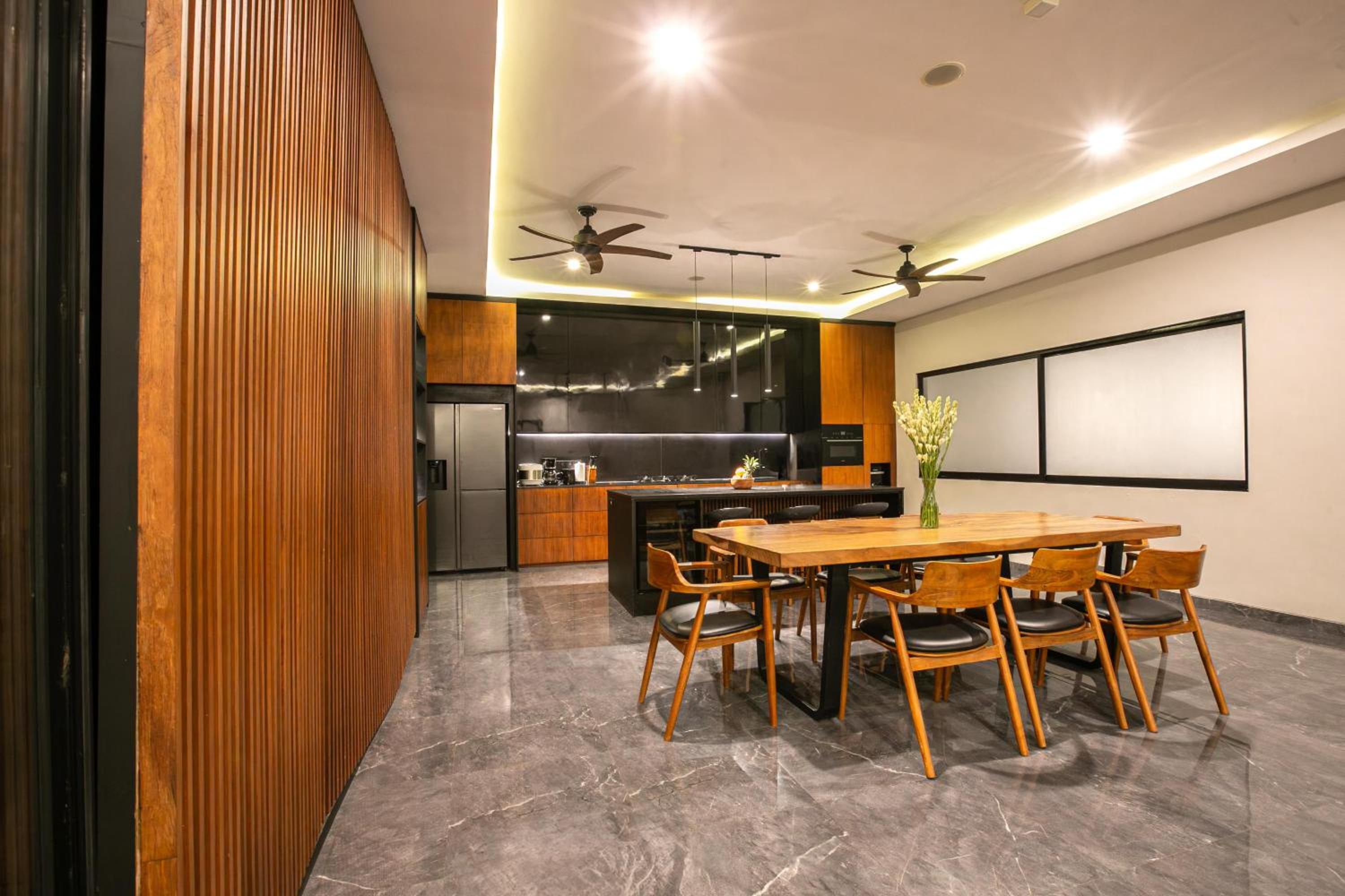 Villa MJ Modern Luxe 4BR with Big Pool & Rooftop