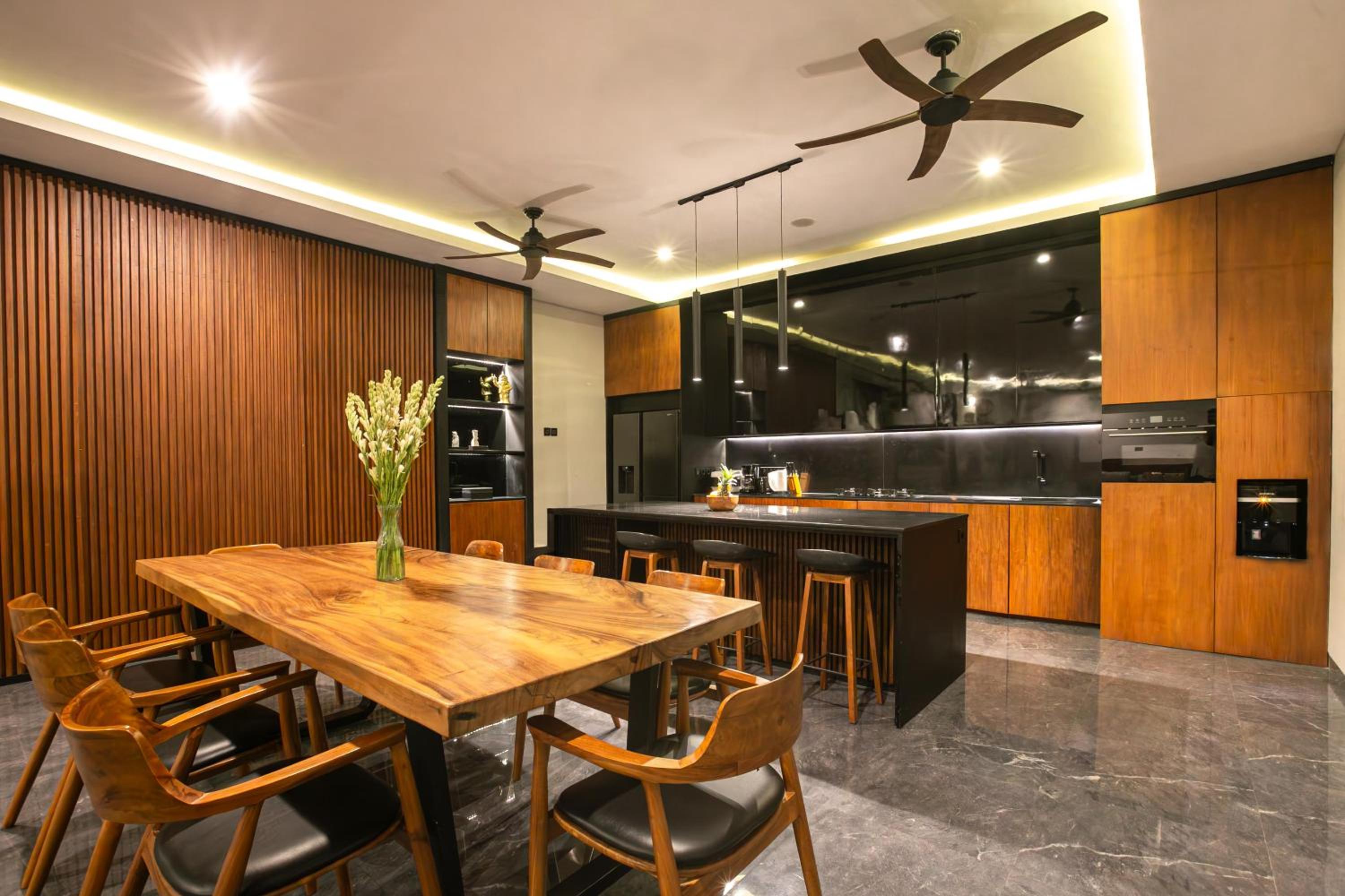 Villa MJ Modern Luxe 4BR with Big Pool & Rooftop
