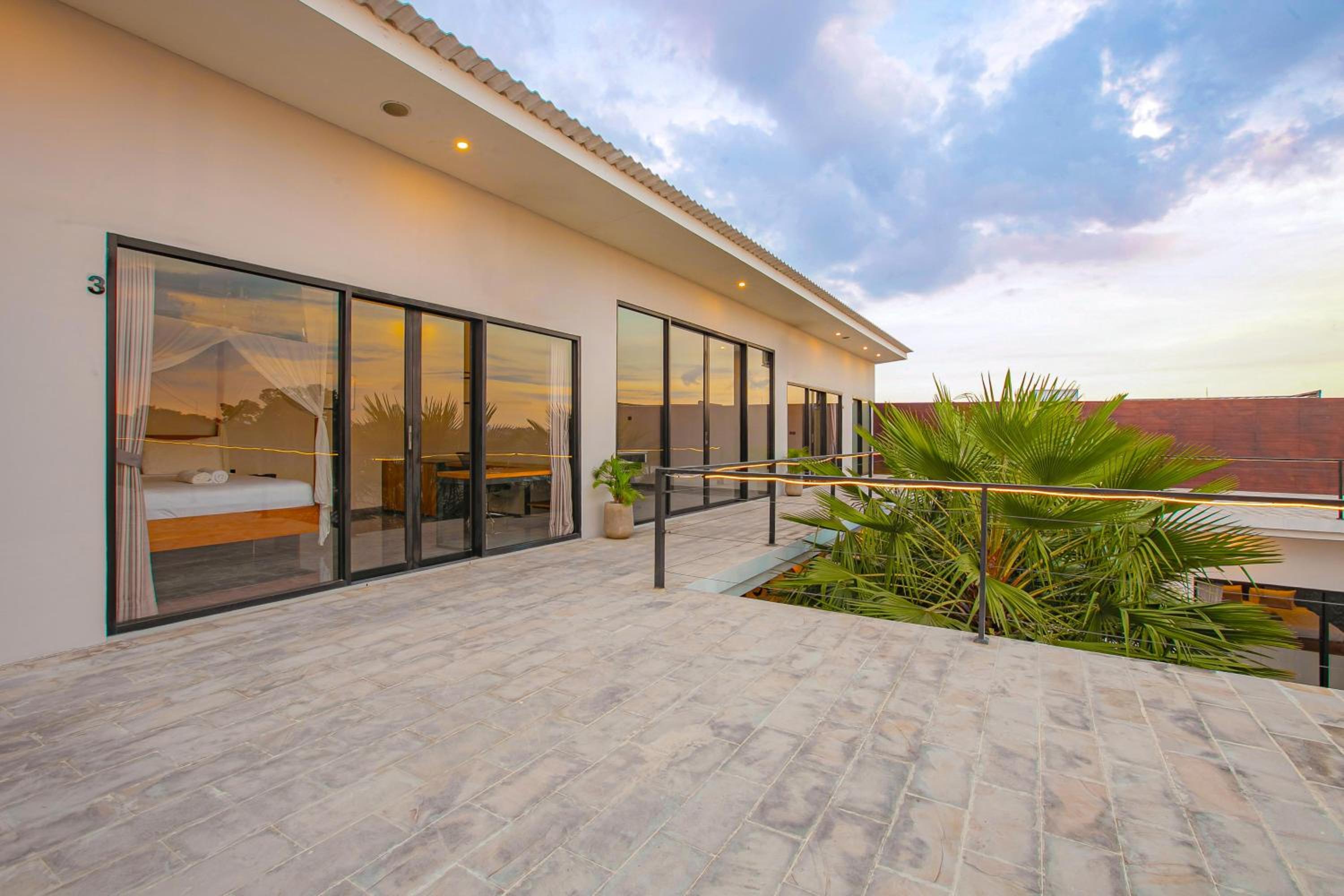 Villa MJ Modern Luxe 4BR with Big Pool & Rooftop