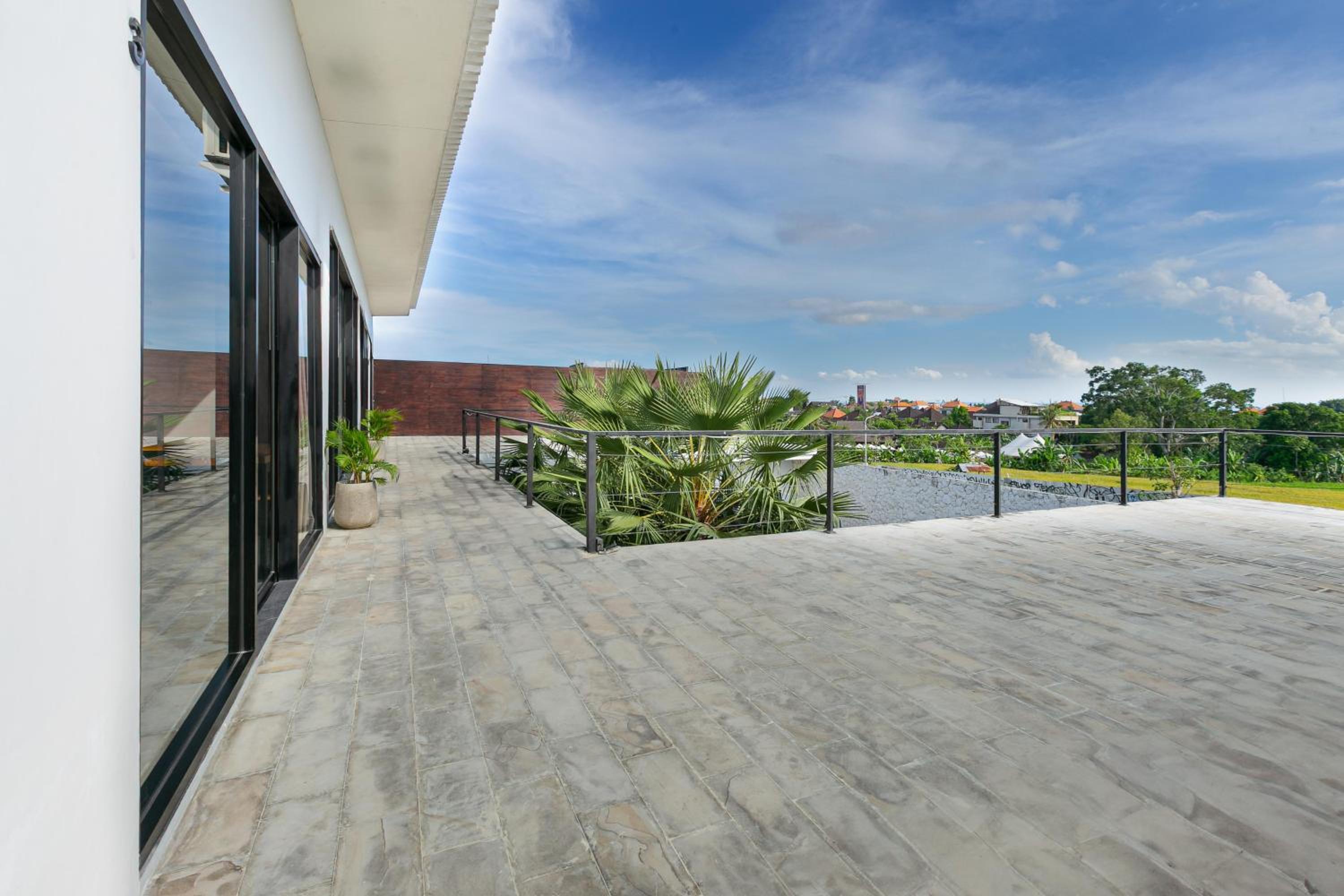 Villa MJ Modern Luxe 4BR with Big Pool & Rooftop