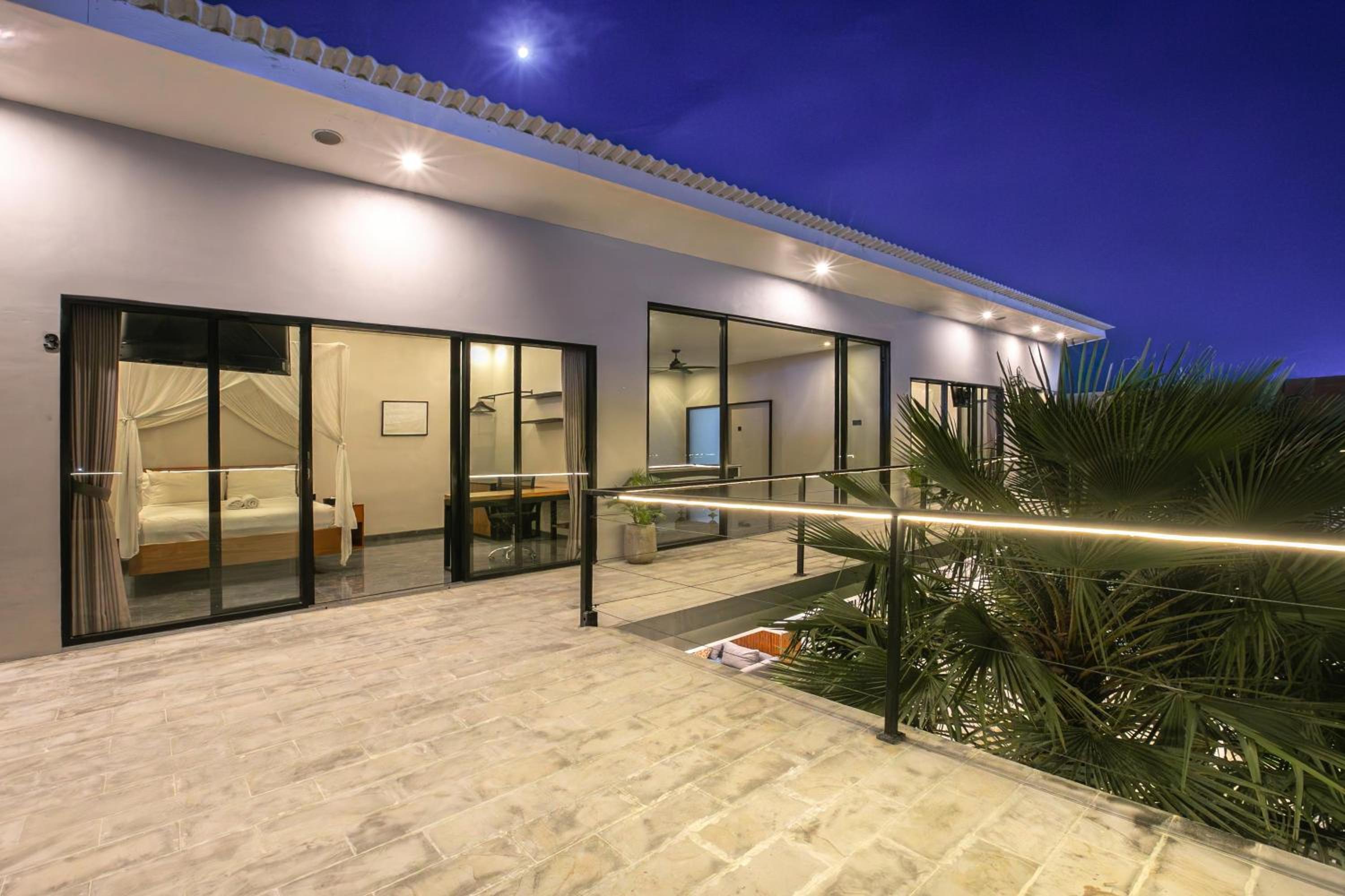 Villa MJ Modern Luxe 4BR with Big Pool & Rooftop