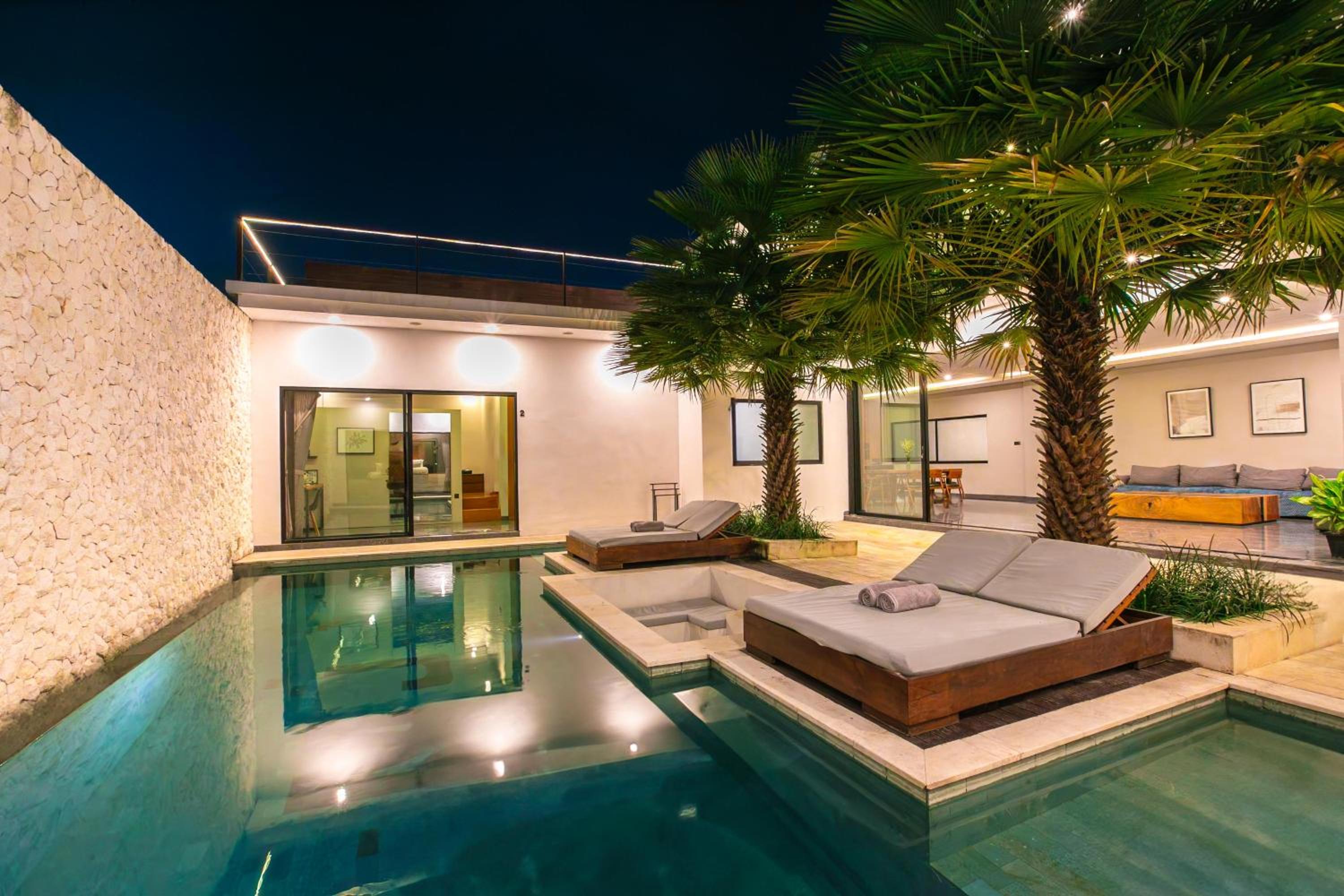 Villa MJ Modern Luxe 4BR with Big Pool & Rooftop