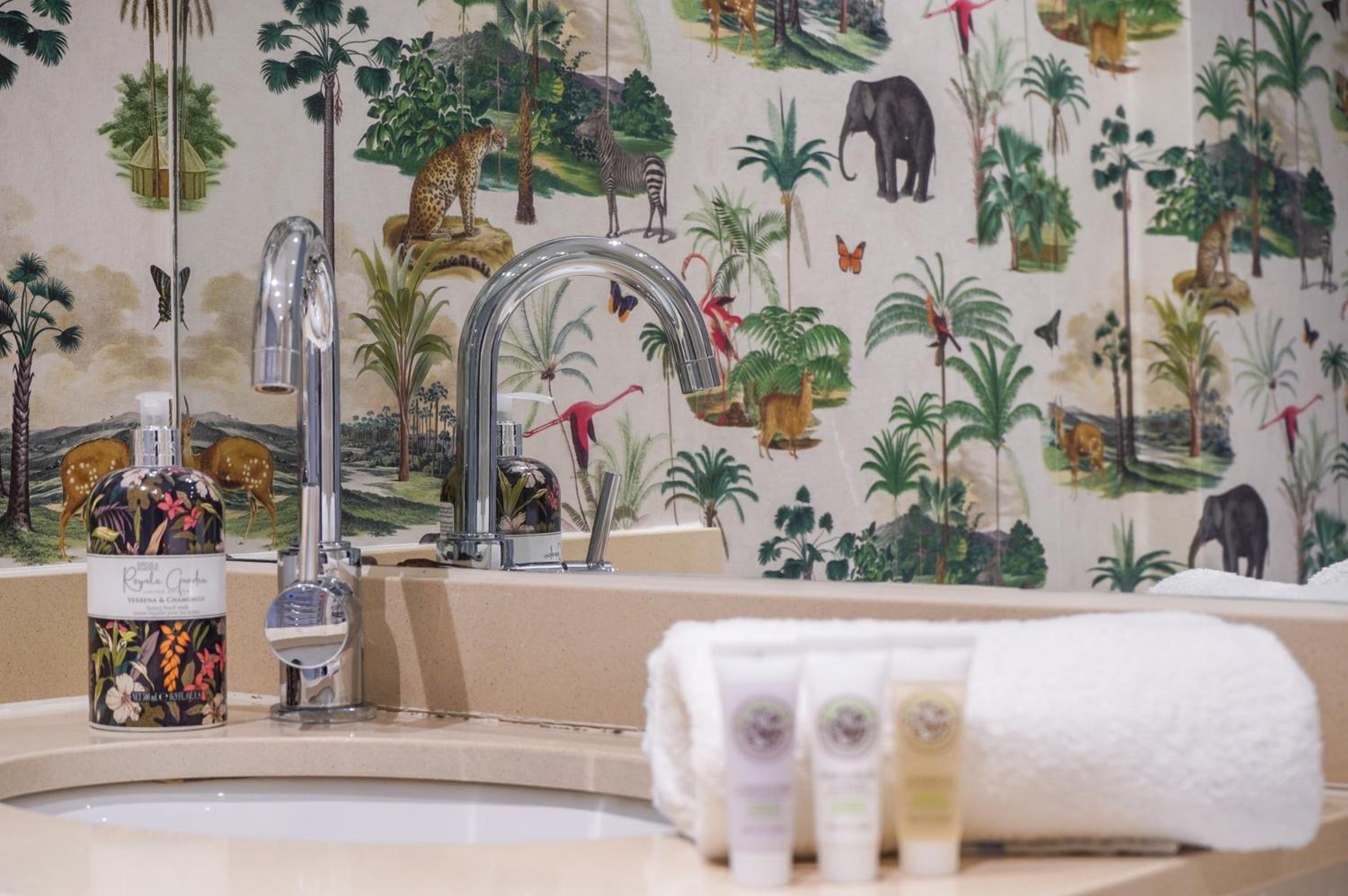 Stylish Family Apartments near Kensington High Street - by Short Stories London