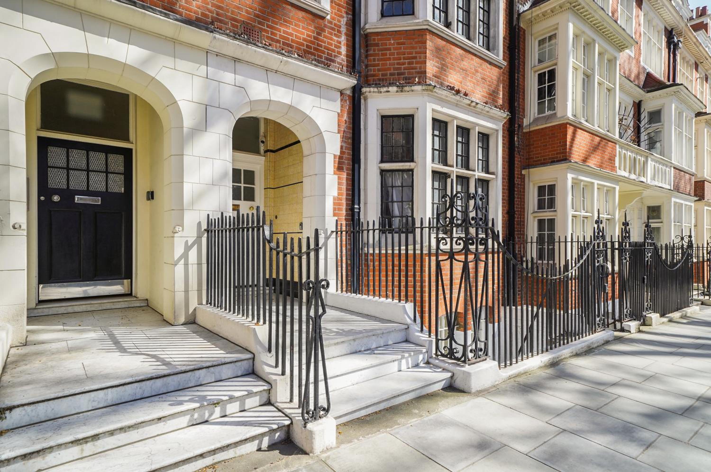Stylish Family Apartments near Kensington High Street - by Short Stories London