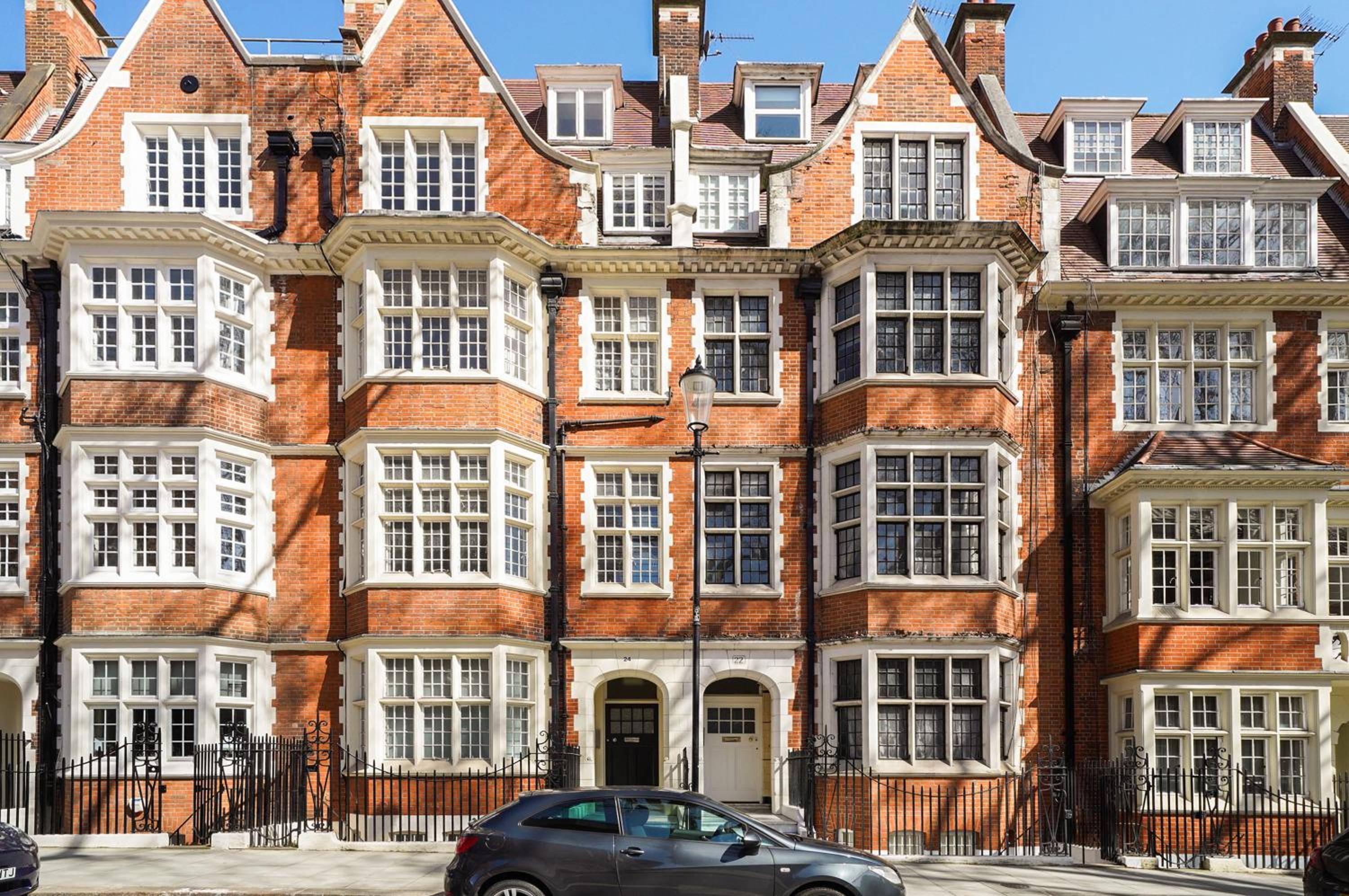 Stylish Family Apartments near Kensington High Street - by Short Stories London