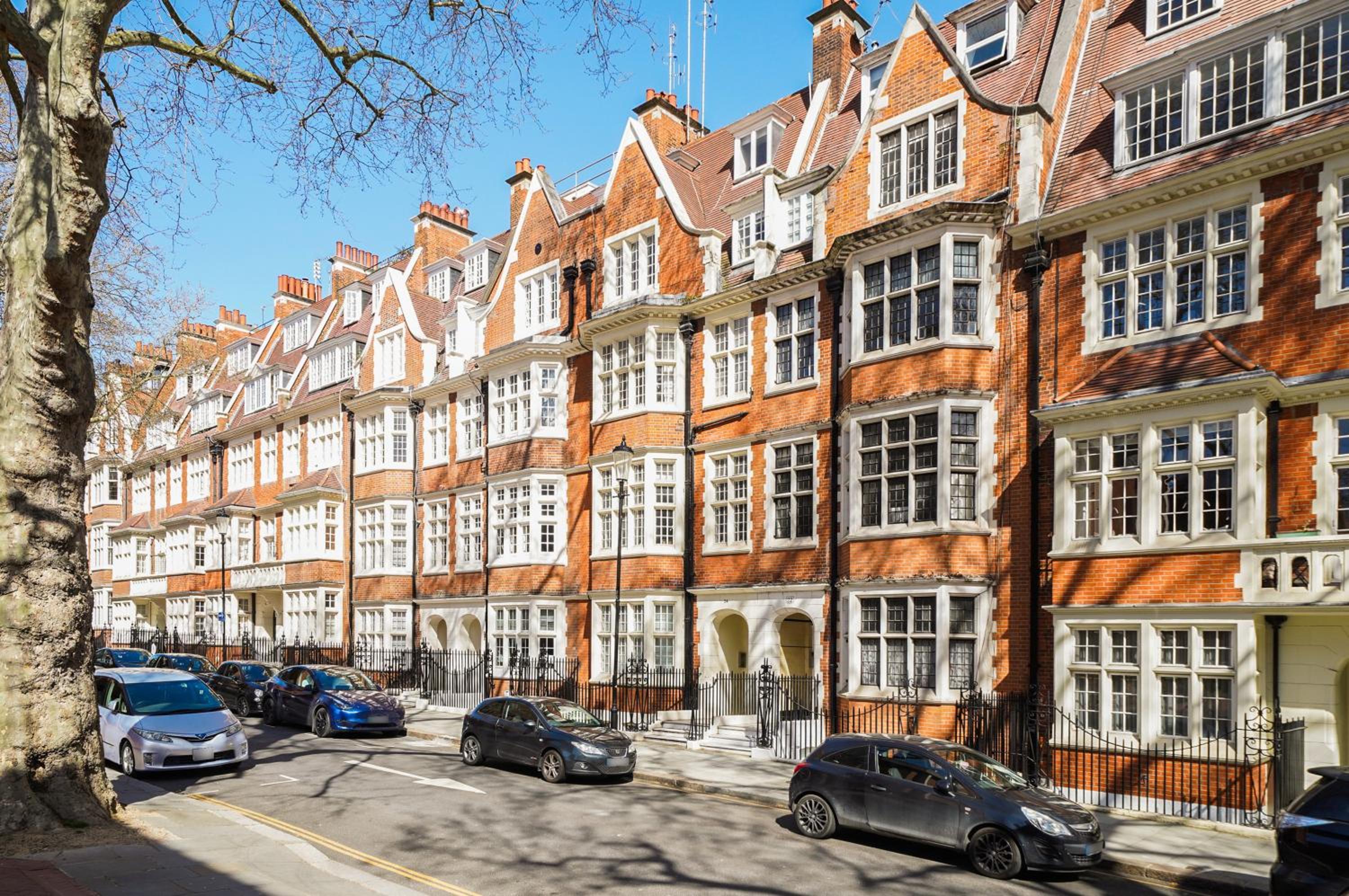 Stylish Family Apartments near Kensington High Street - by Short Stories London