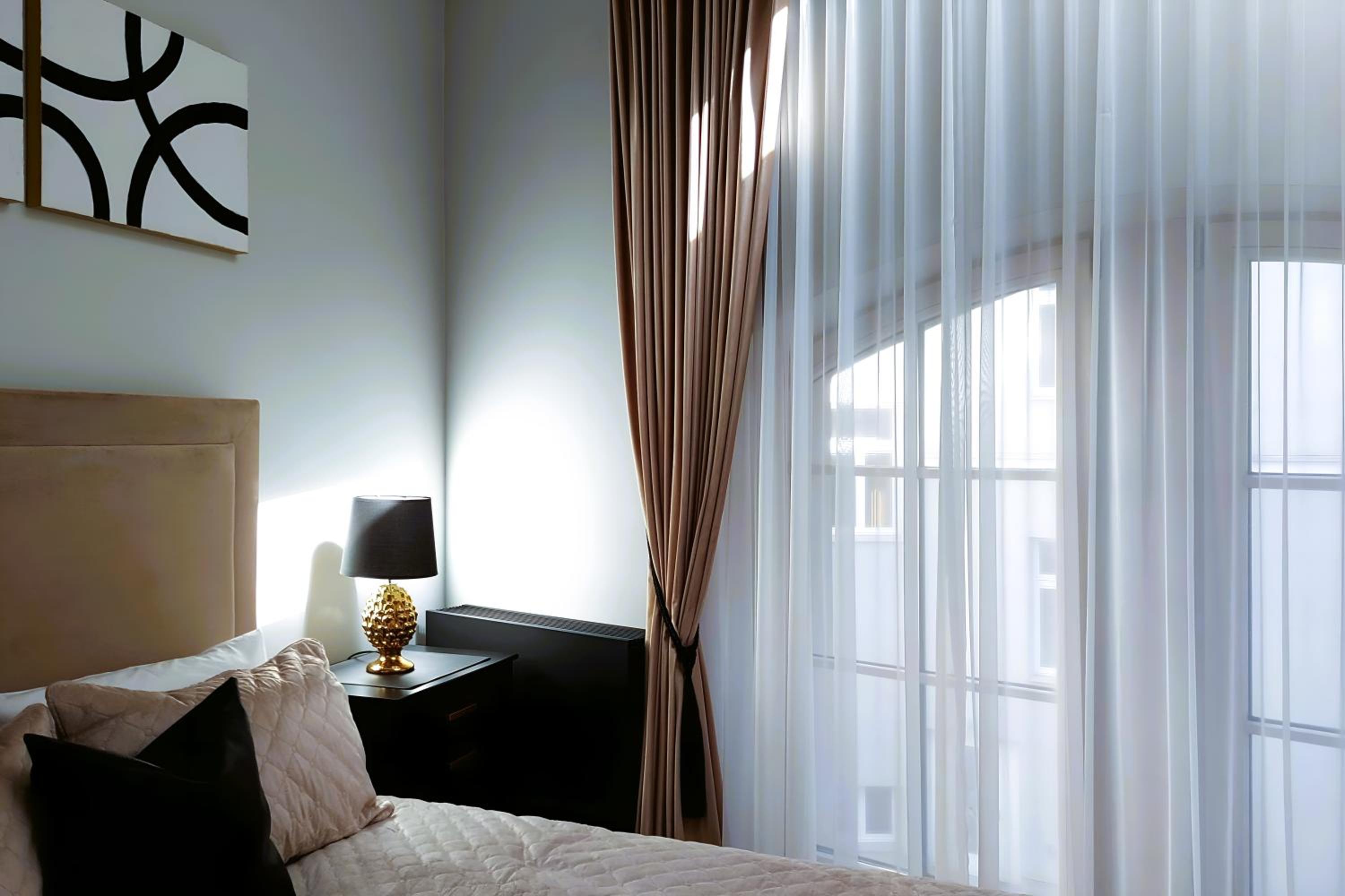 Elumen Studio Apartment I near Cathedral & Bernardine Park