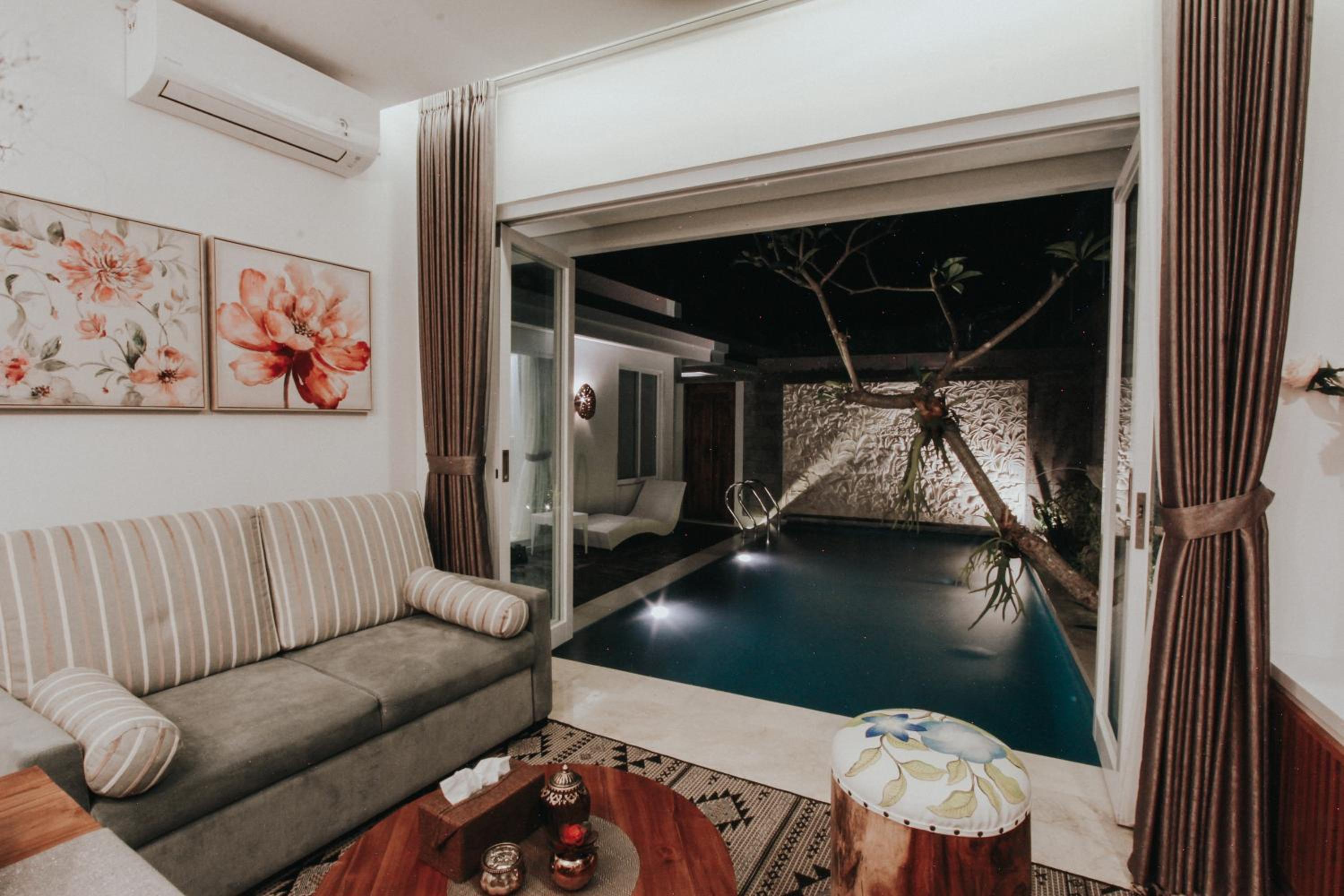 Saka Luxury Villa