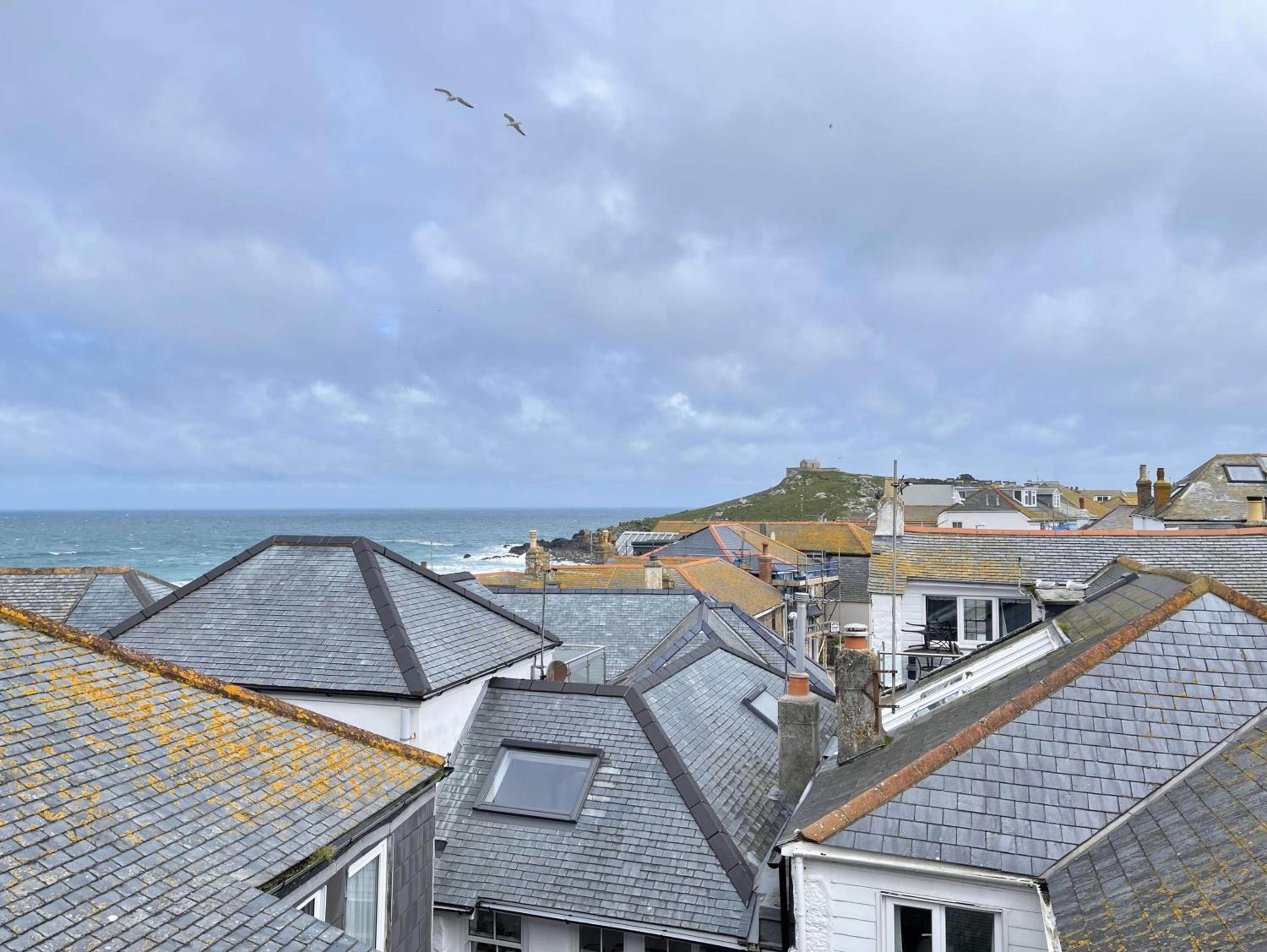 2 Upper Meadow - near to Porthmeor Beach