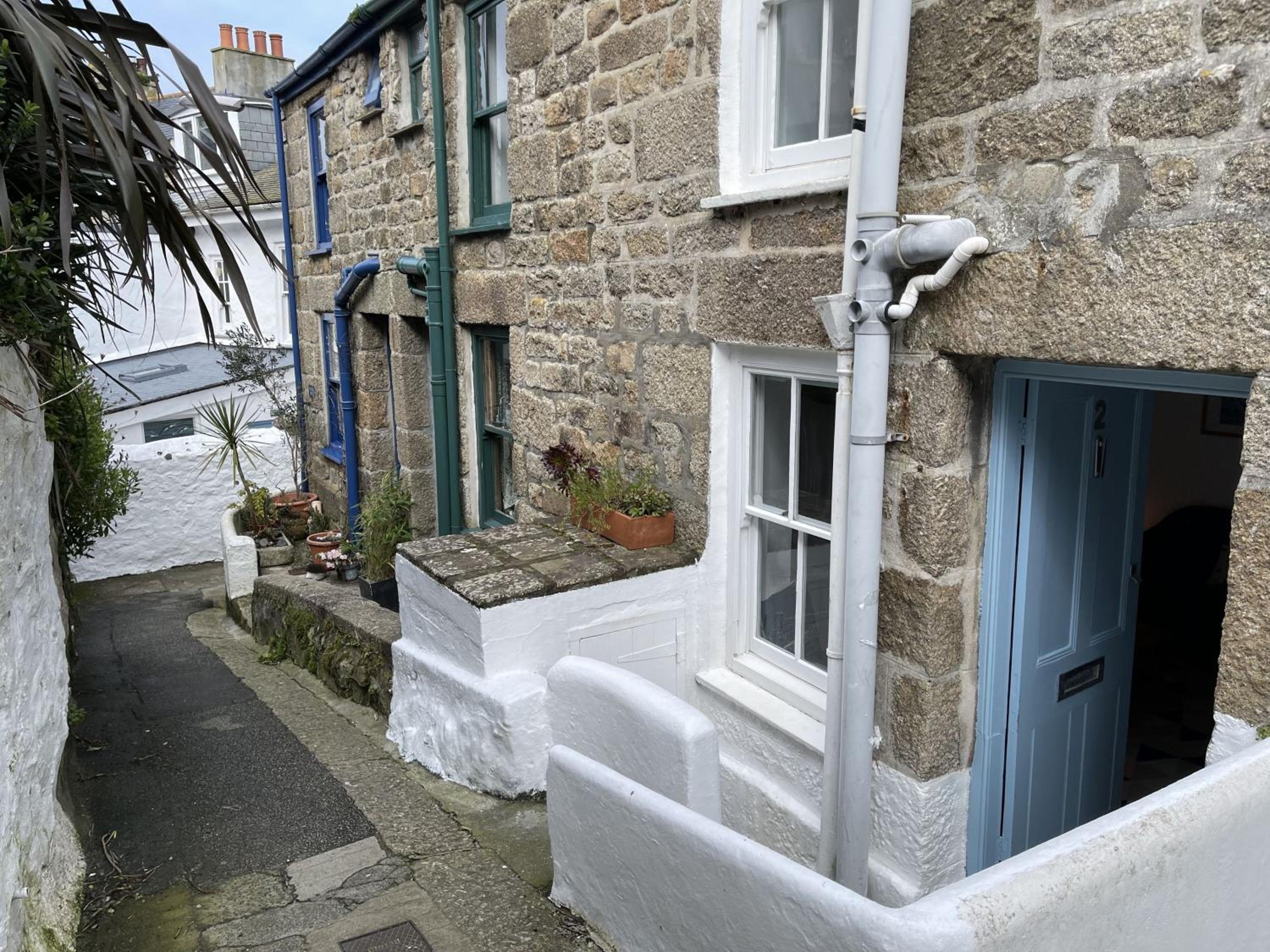 2 Upper Meadow - near to Porthmeor Beach