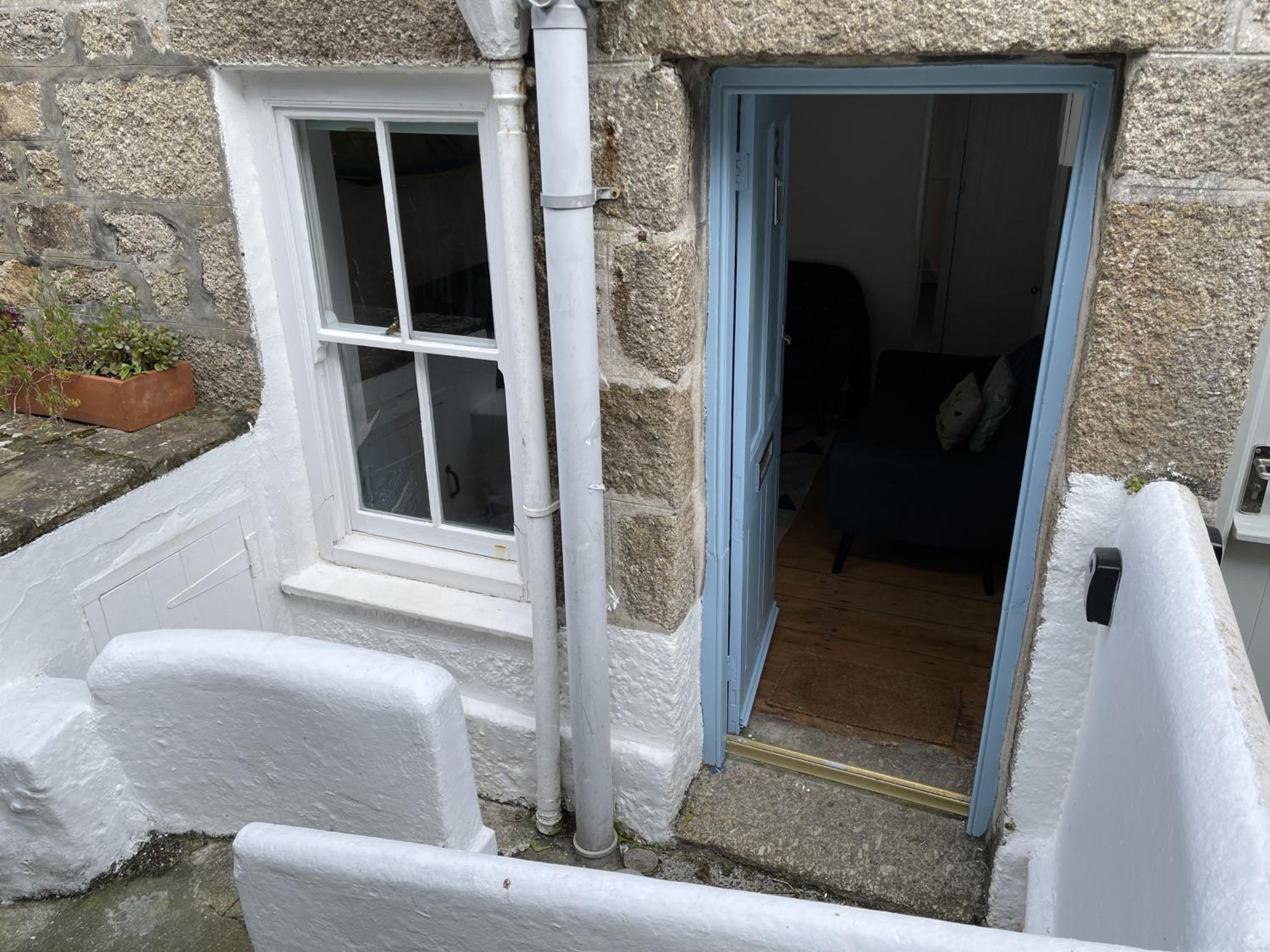 2 Upper Meadow - near to Porthmeor Beach
