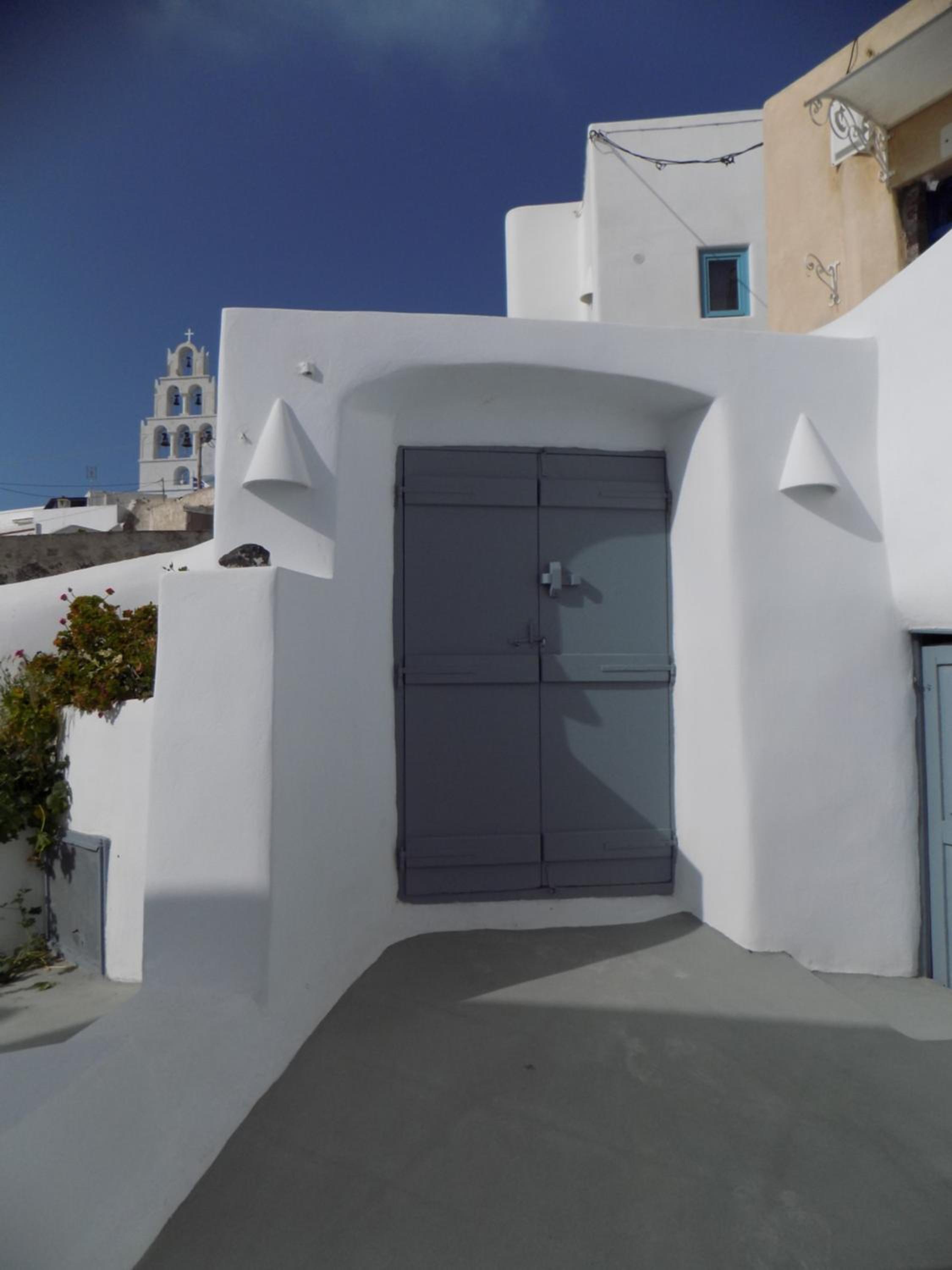 Imarkellis Santorini Cave House with yard