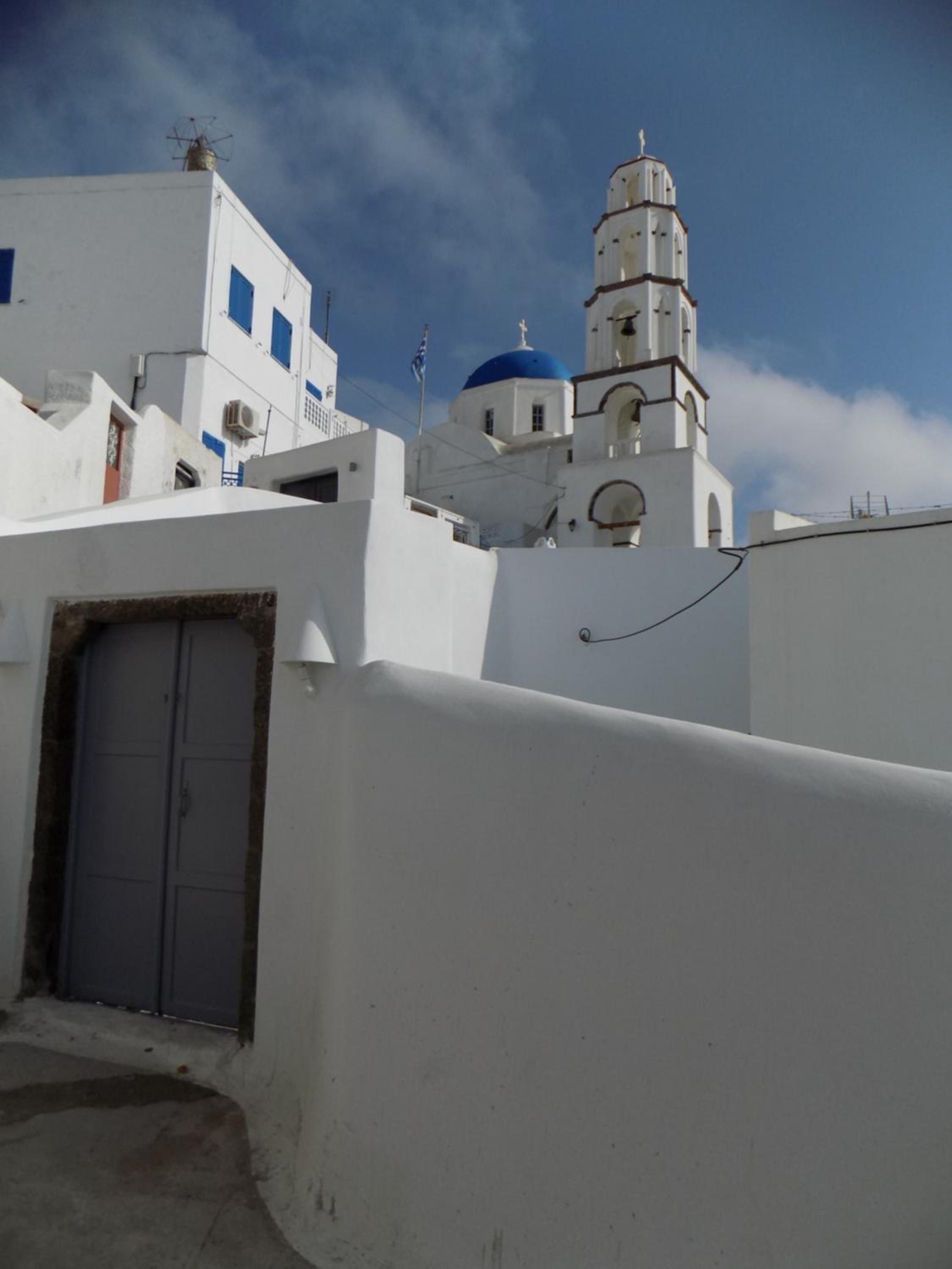 Imarkellis Santorini Cave House with yard