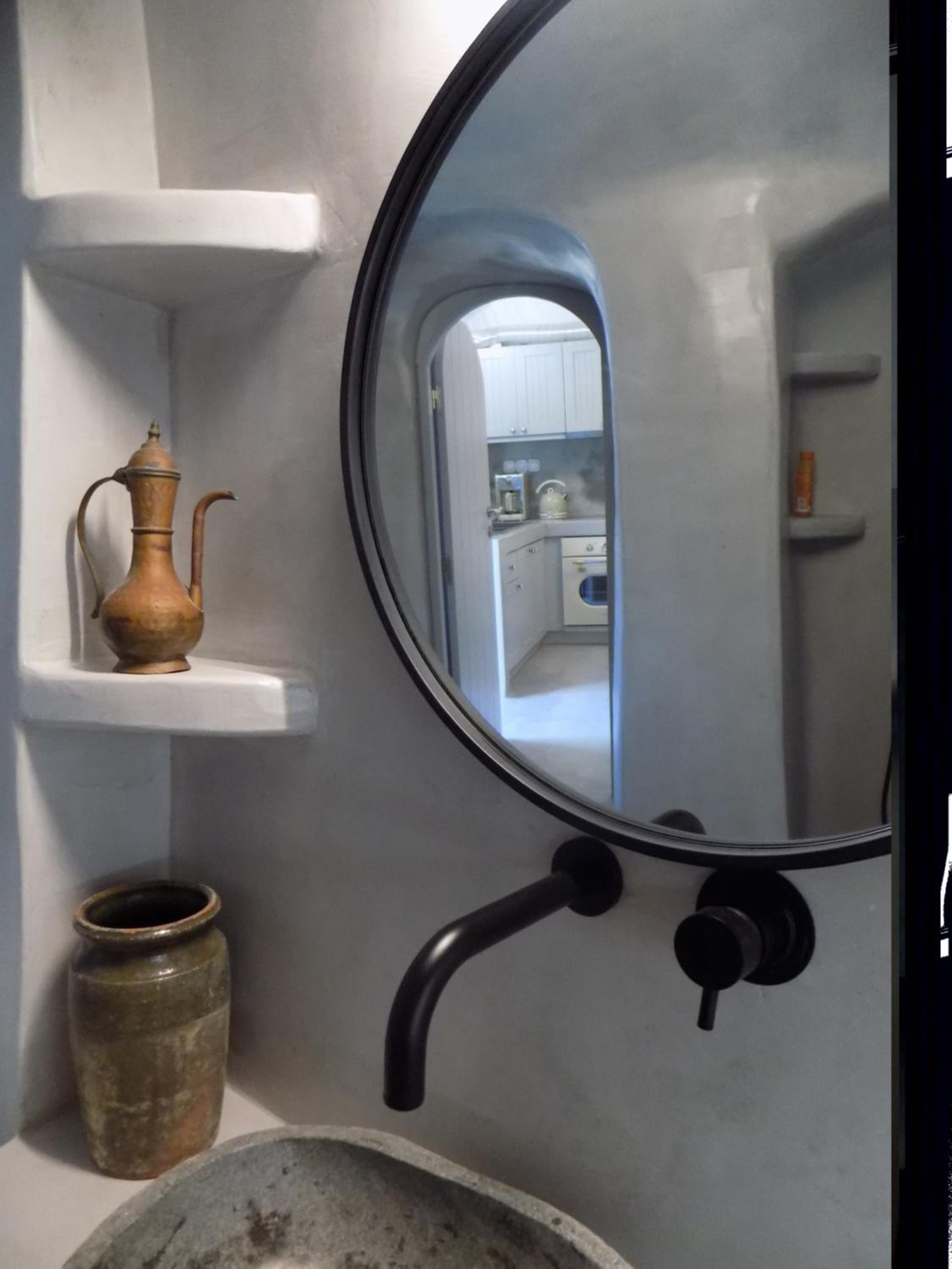 Imarkellis Santorini Cave House with yard