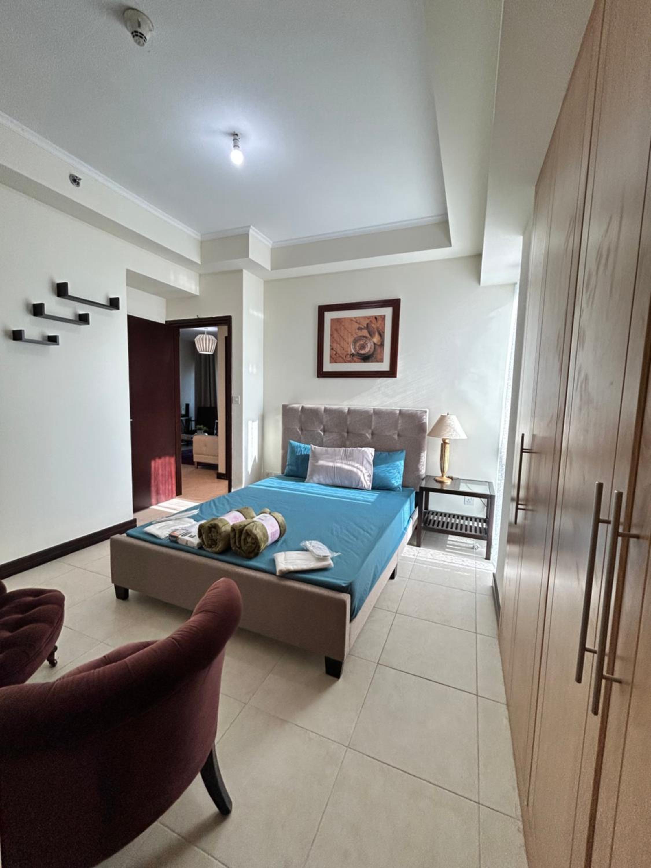 Click Stay - JLT - 2 Bedroom & Balcony Lakes view Entire Apartment -AZ