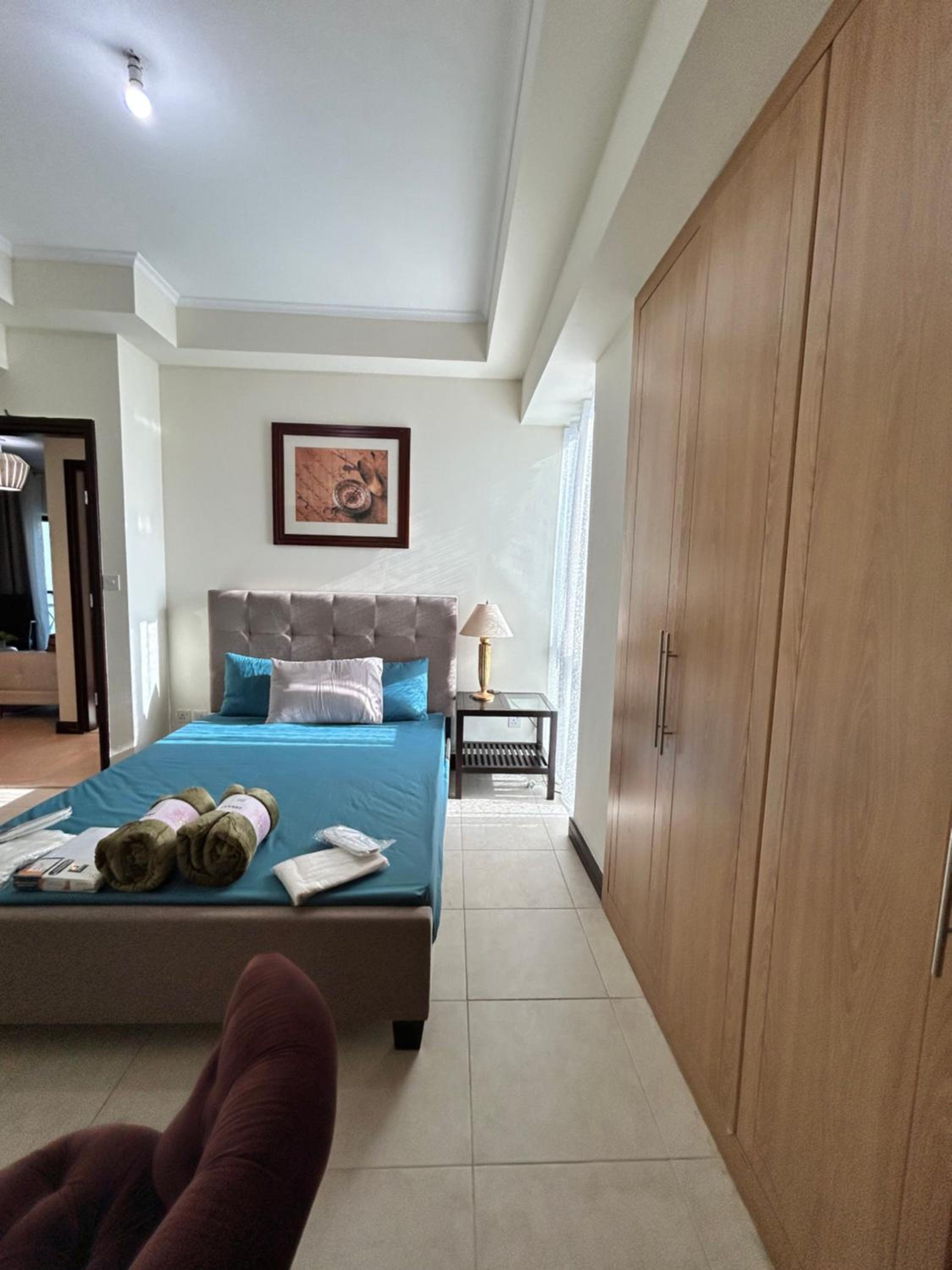 Click Stay - JLT - 2 Bedroom & Balcony Lakes view Entire Apartment -AZ