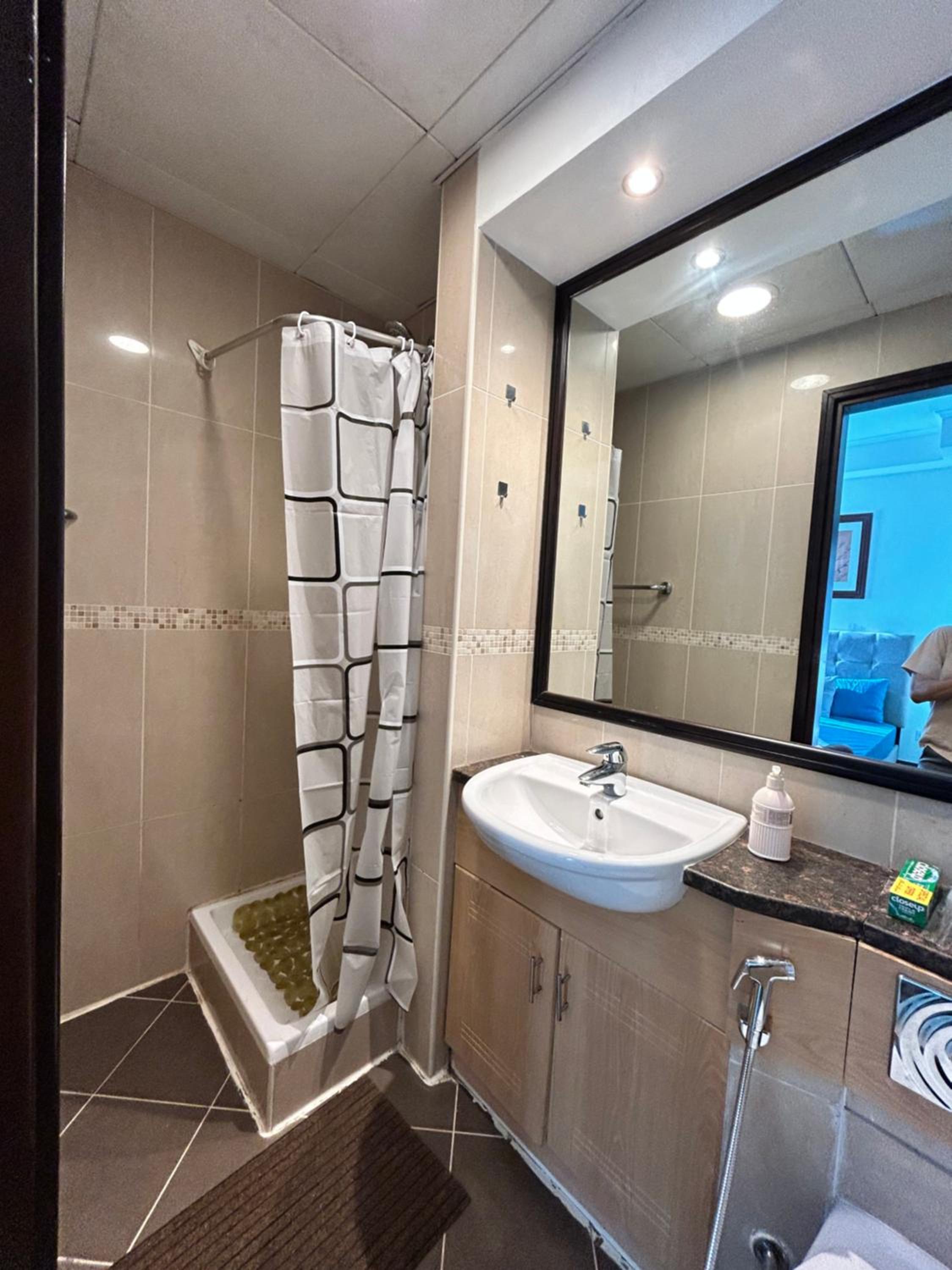 Click Stay - JLT - 2 Bedroom & Balcony Lakes view Entire Apartment -AZ
