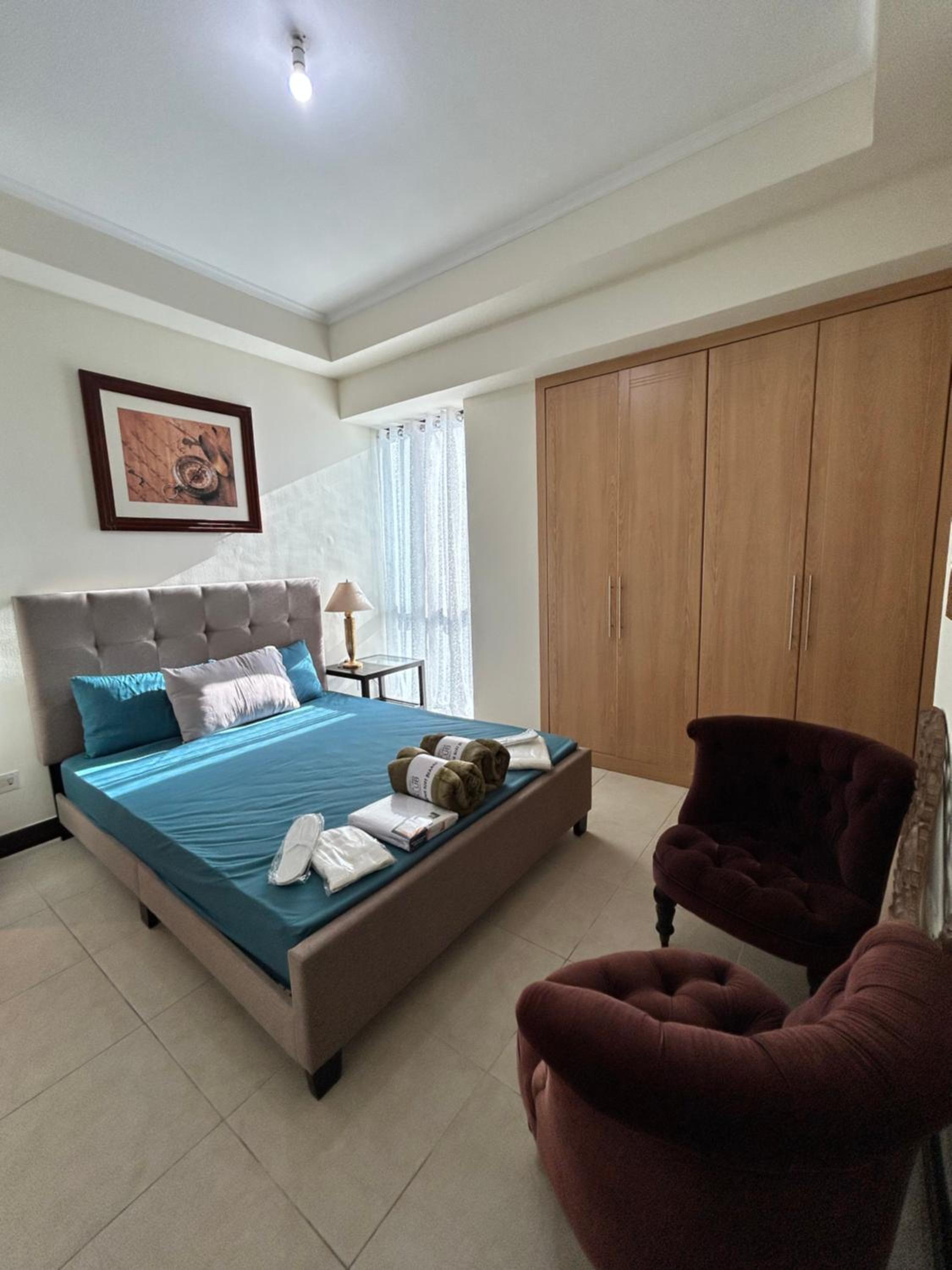 Click Stay - JLT - 2 Bedroom & Balcony Lakes view Entire Apartment -AZ