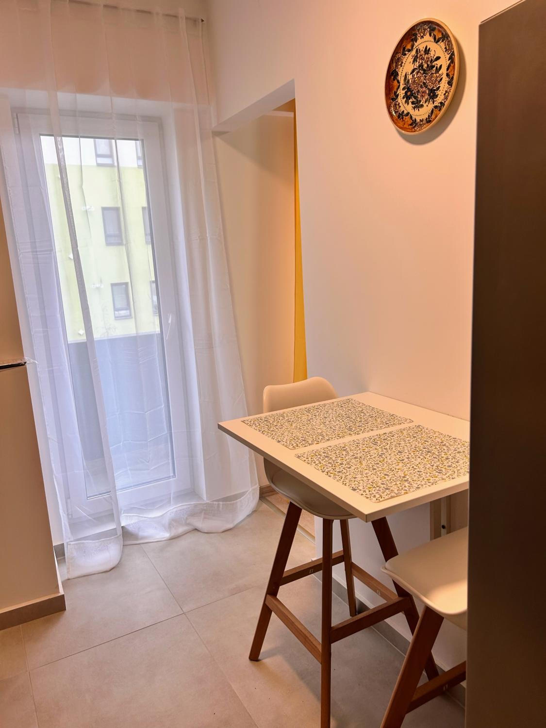 Yellow Dawn Modern Flat in Quiet Area with Garage Parking and Self Check-In