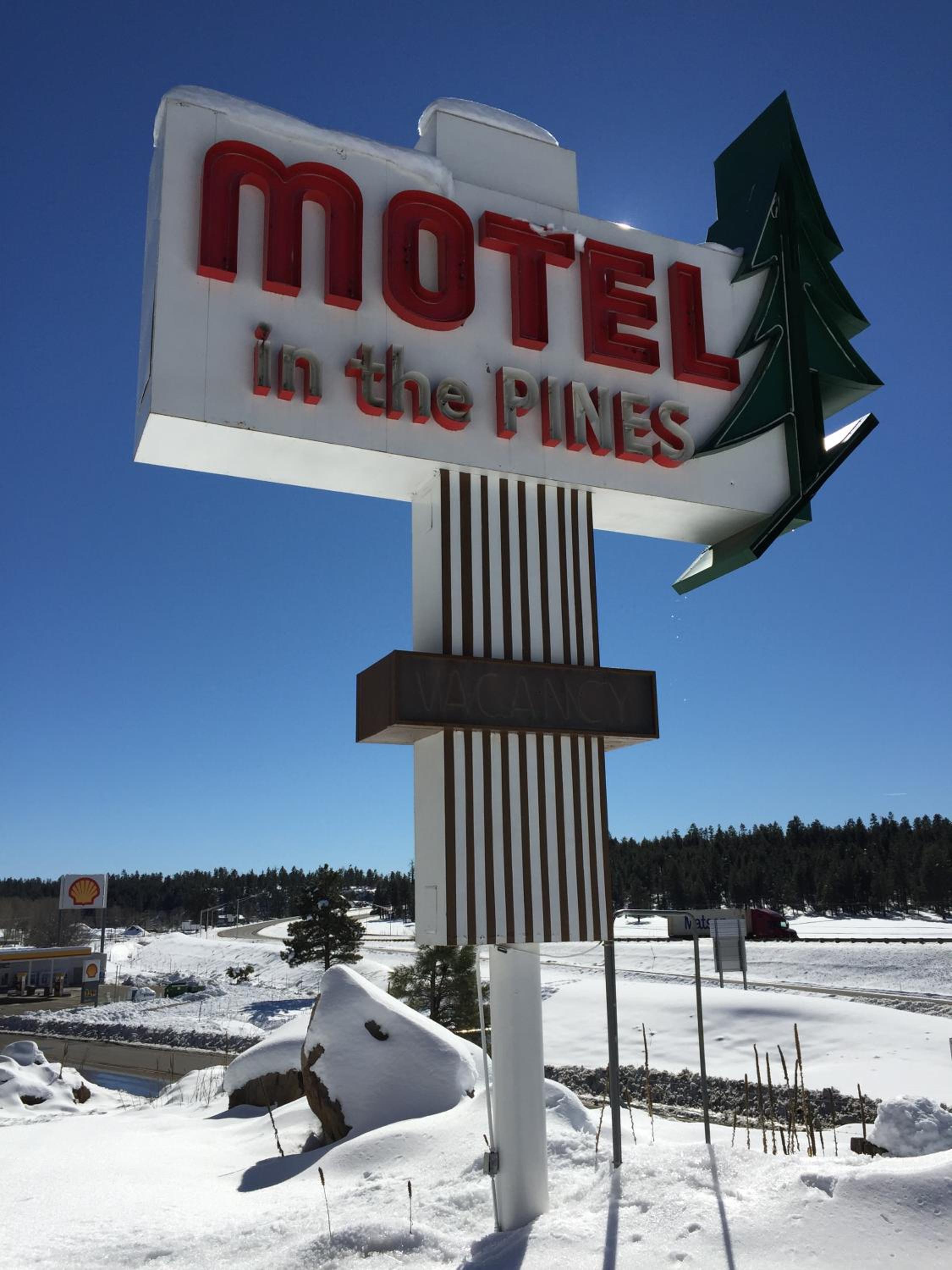 Motel In The Pines - Property Image 9
