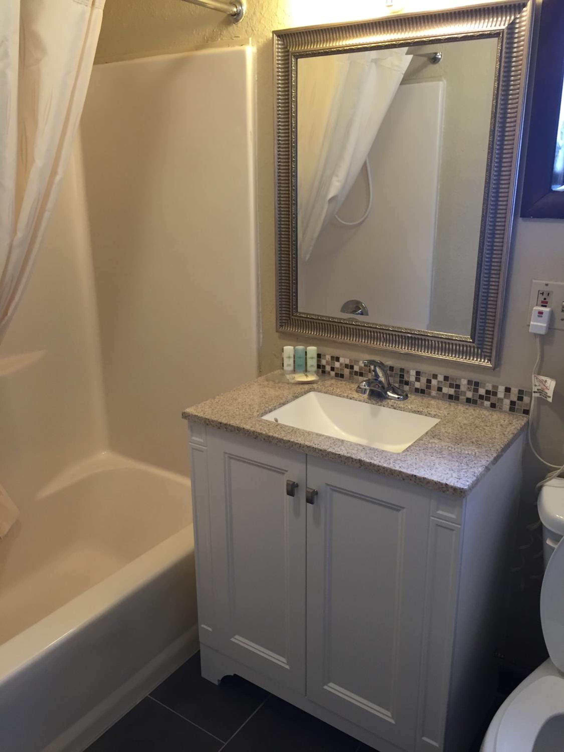 Motel In The Pines - Property Image 28