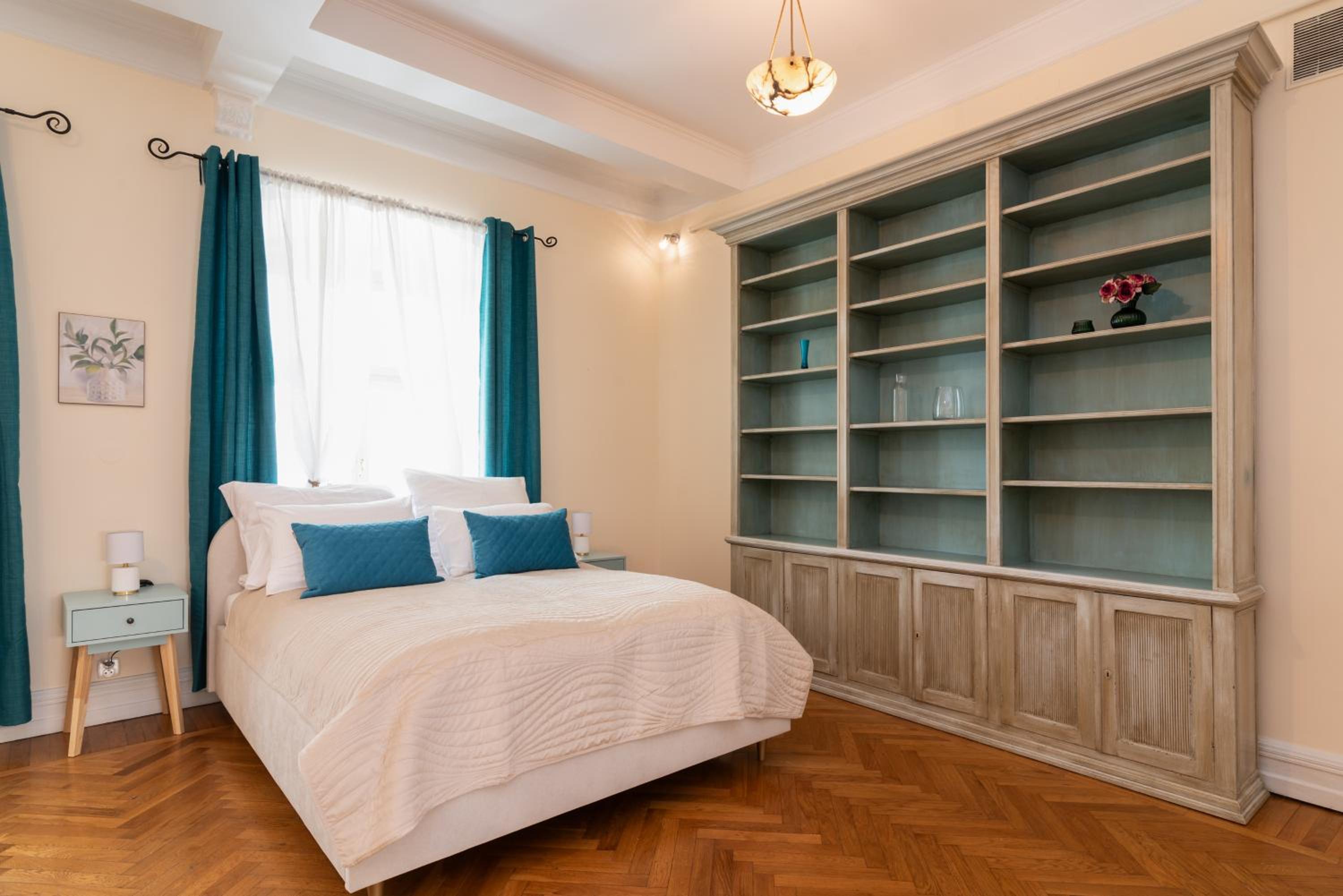 Central Apartment next to the Old Town Square by Kings City