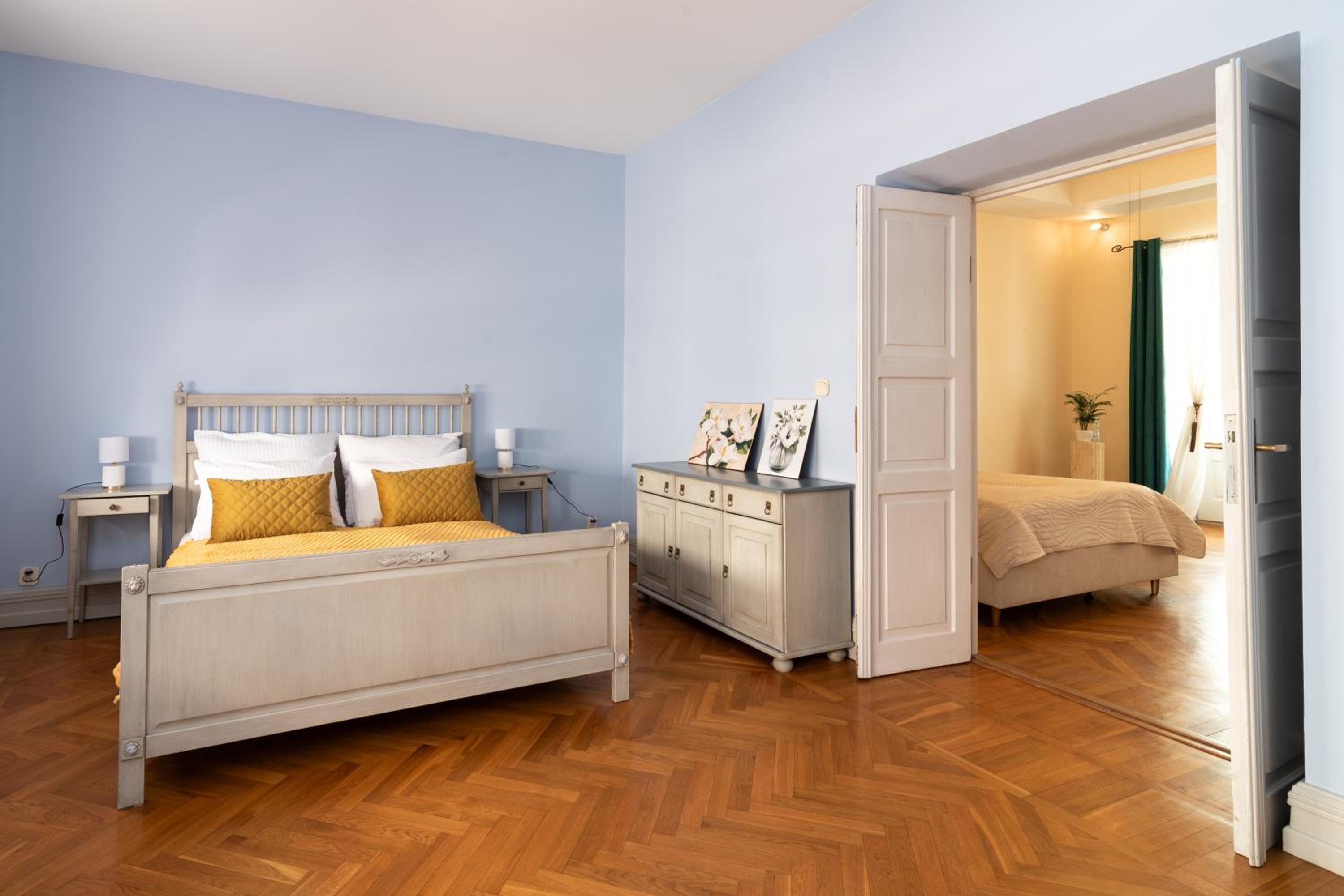 Central Apartment next to the Old Town Square by Kings City