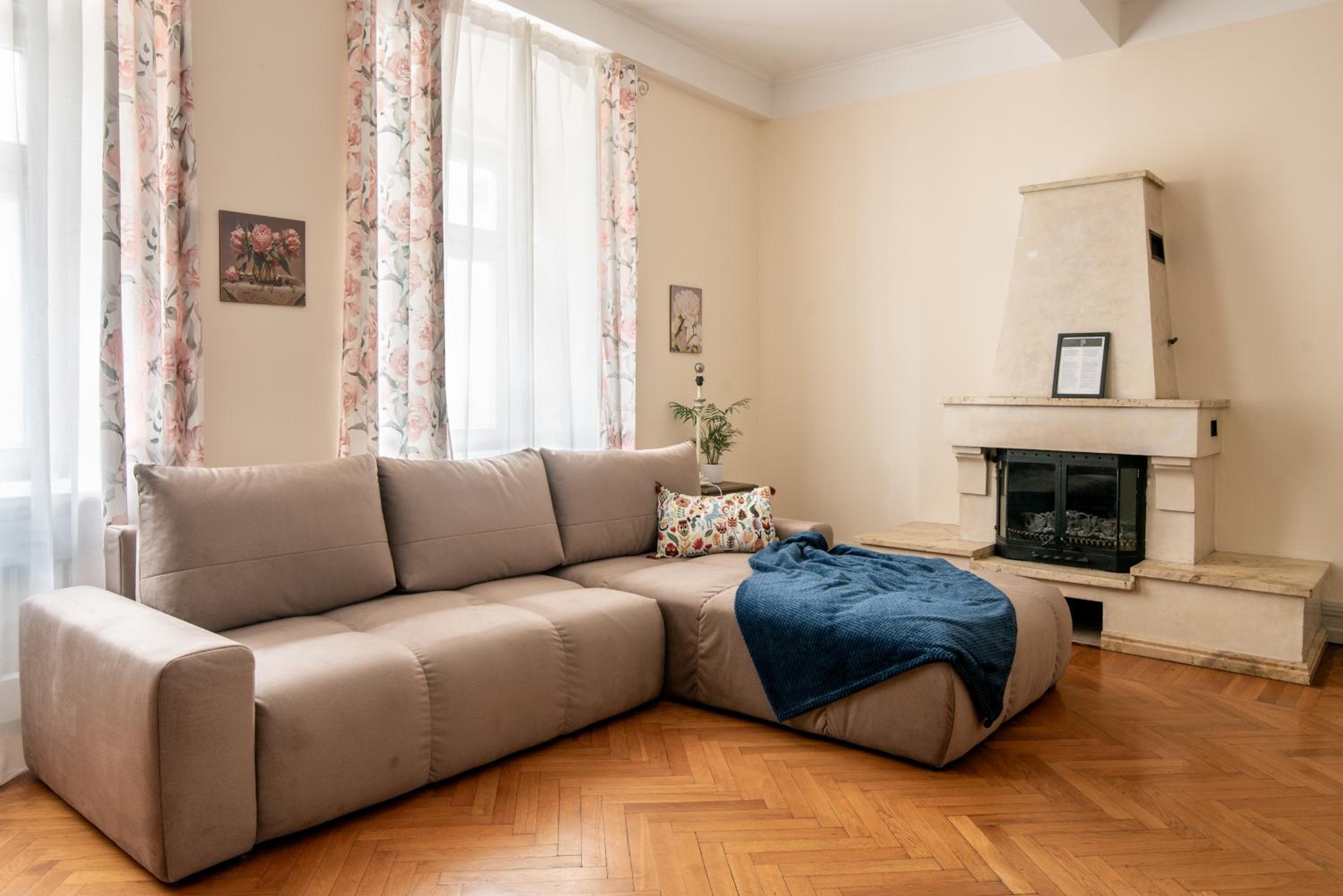Central Apartment next to the Old Town Square by Kings City