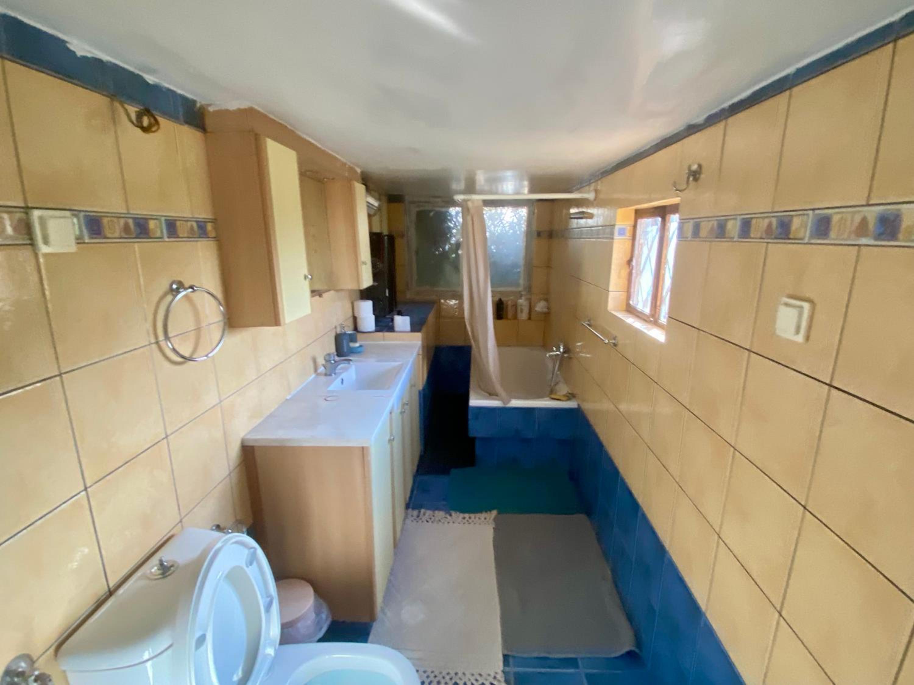 20 mins from city centre, rural house
