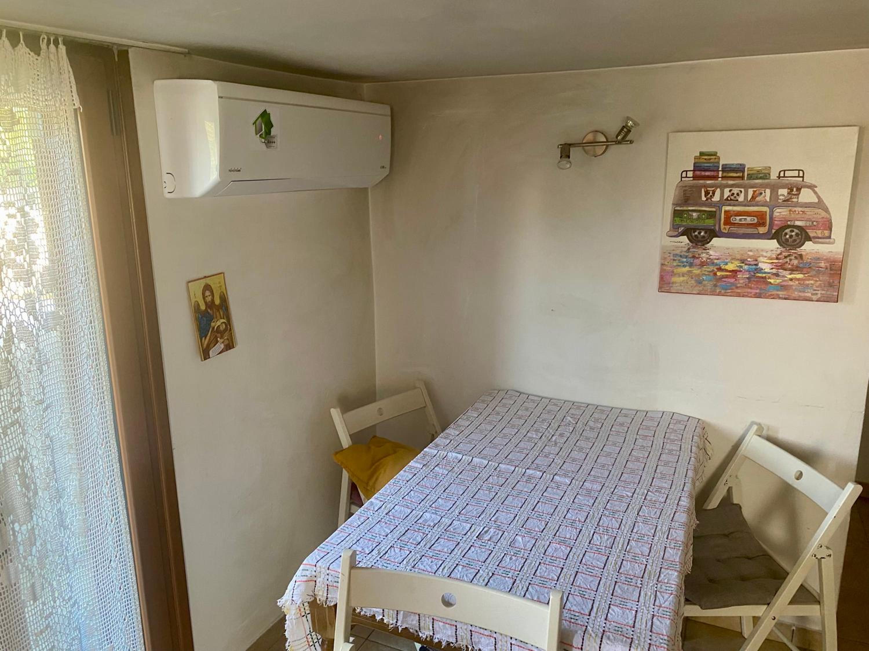 20 mins from city centre, rural house