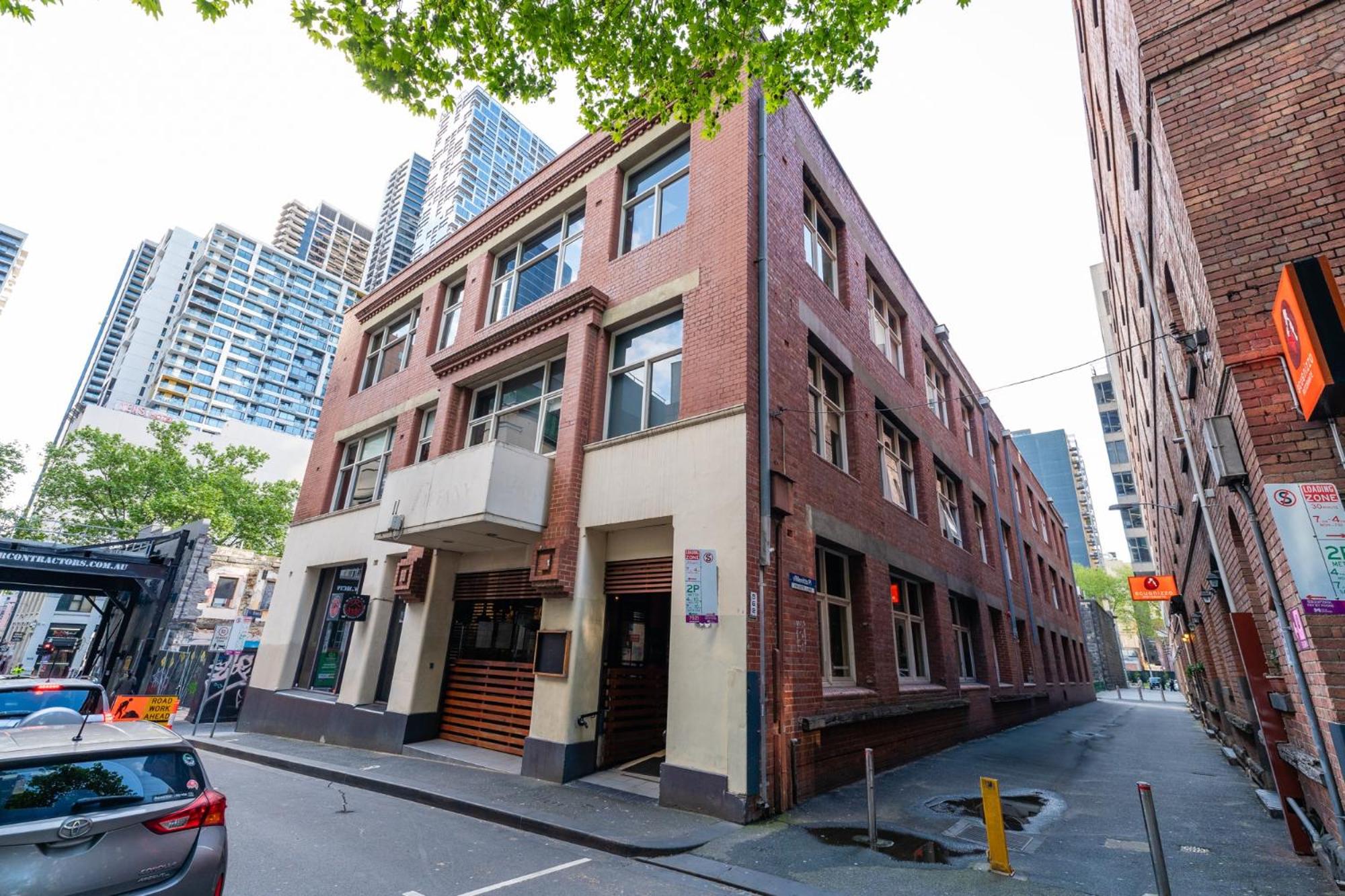 1-Bed Warehouse Conversion in Melbourne CBD