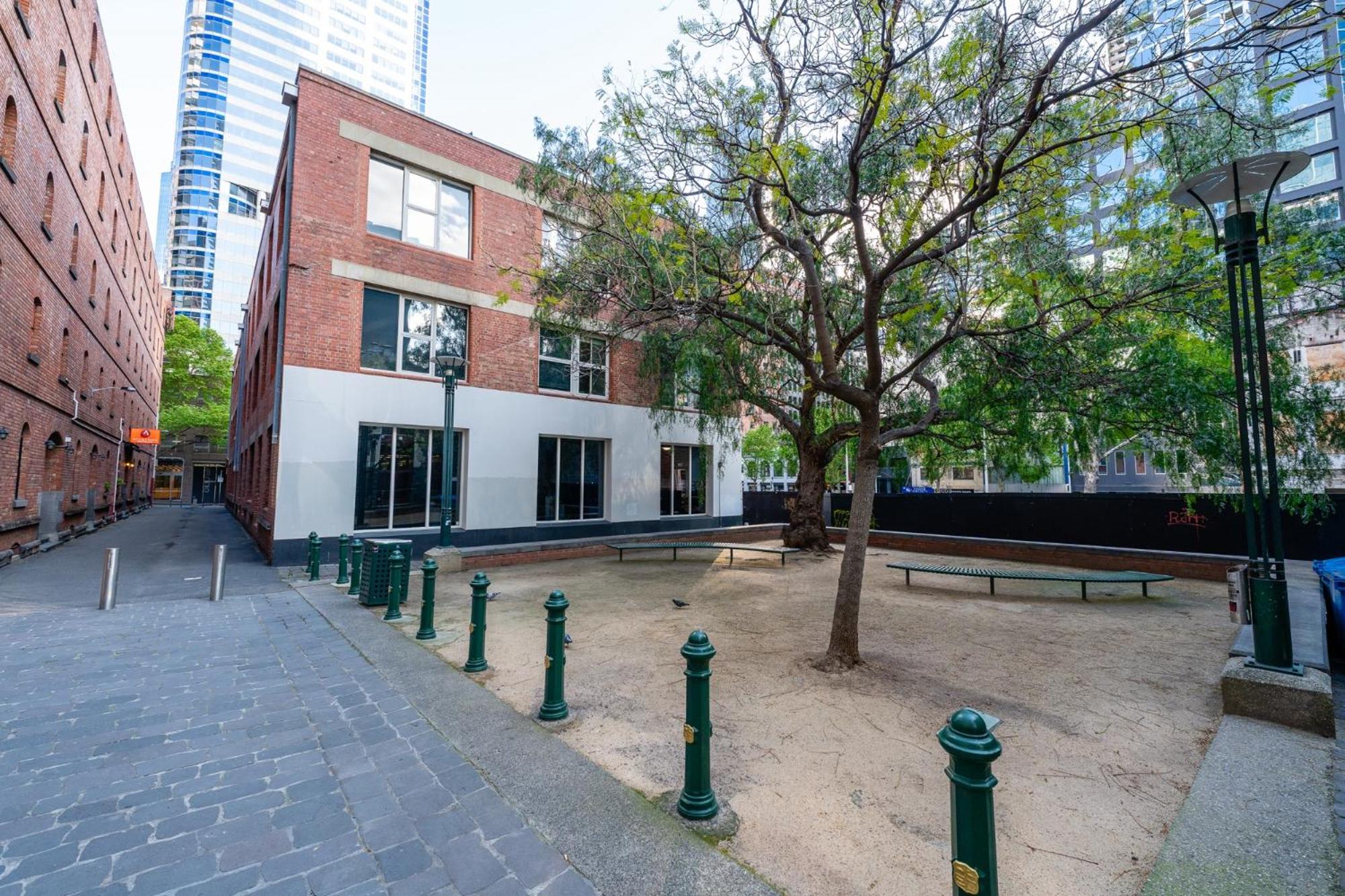1-Bed Warehouse Conversion in Melbourne CBD