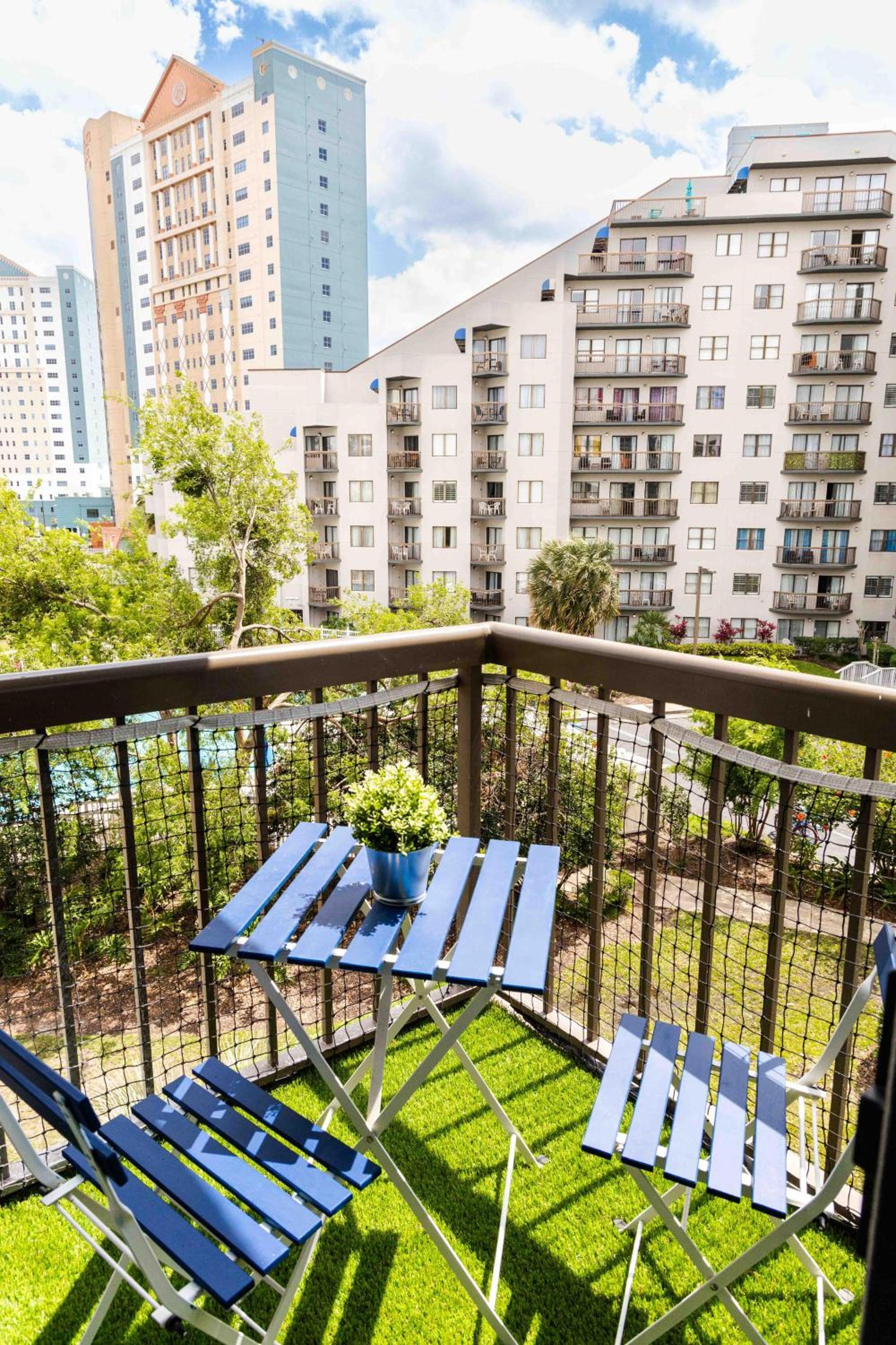 Luxury Lakeview Getaway 1 mile Universal Studios