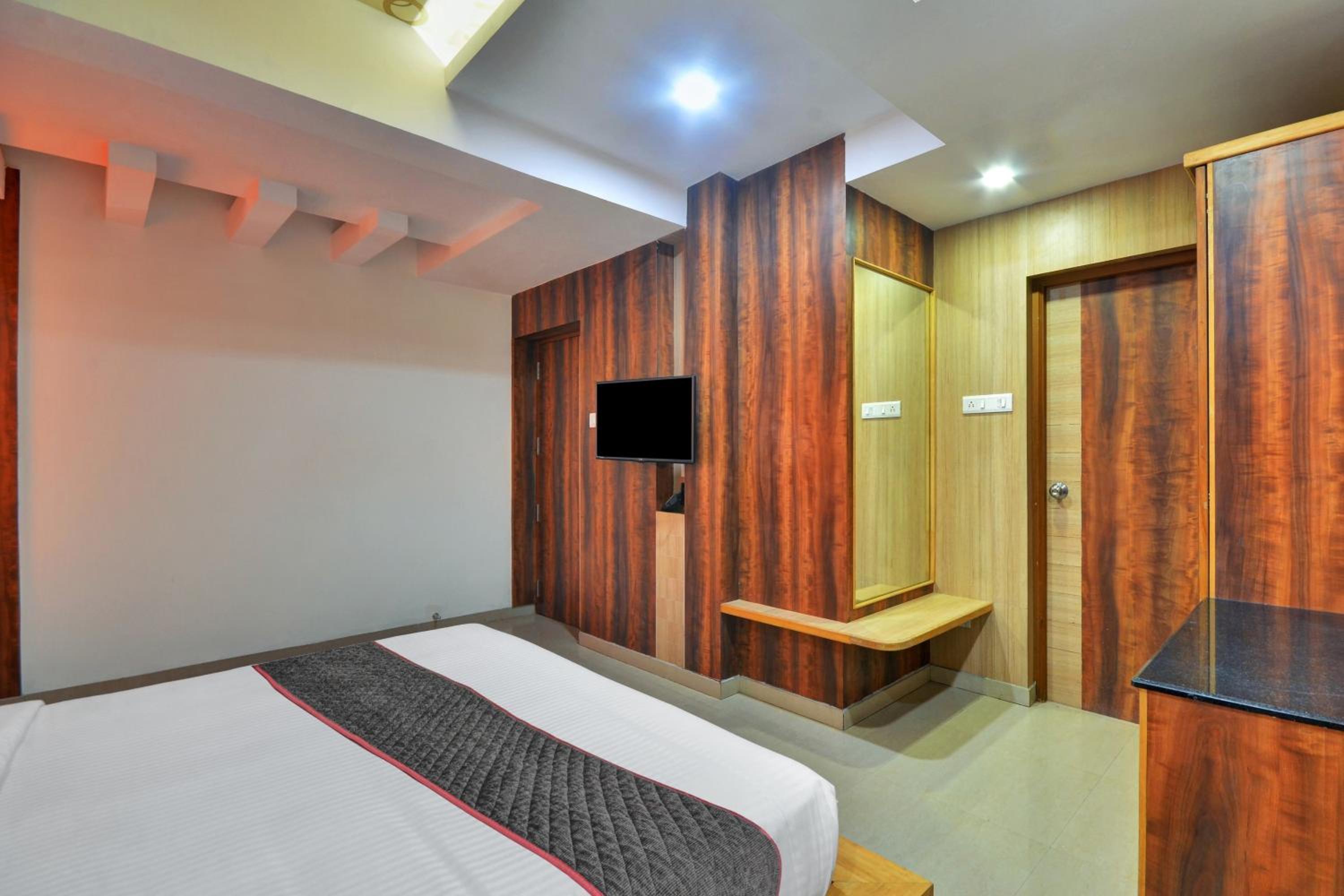 FabHotel Grand Gunas, photo 2