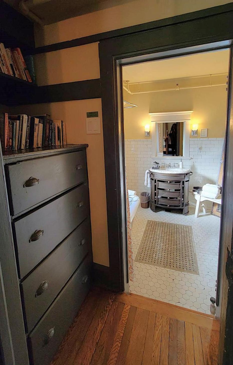 The New Victorian Mansion Bed & Breakfast