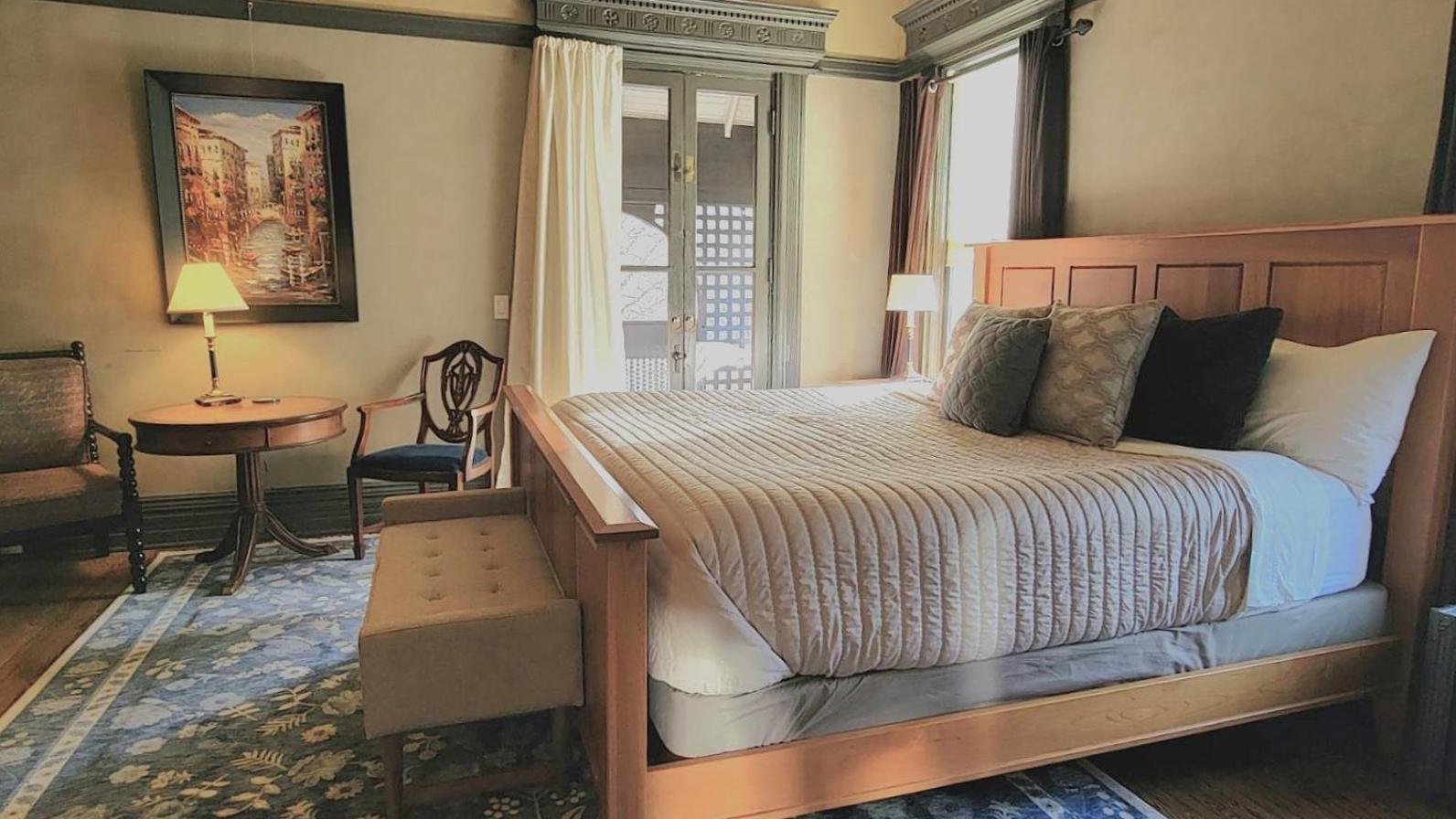 The New Victorian Mansion Bed & Breakfast