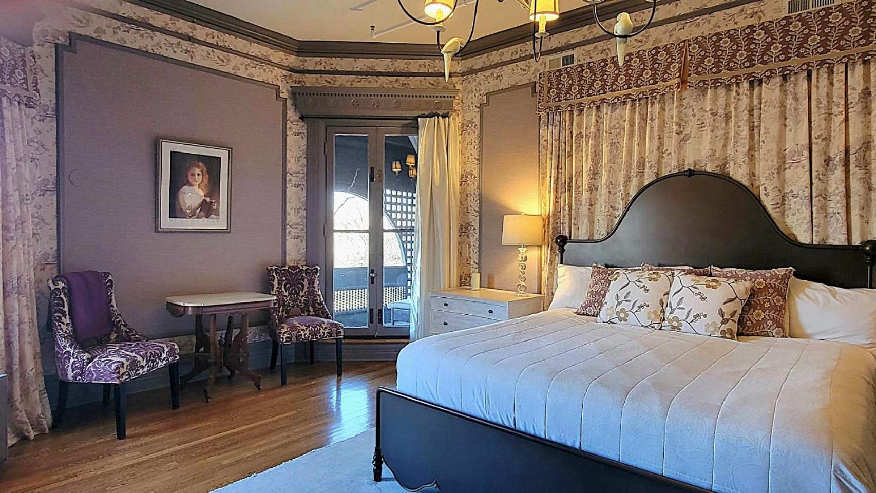 The New Victorian Mansion Bed & Breakfast