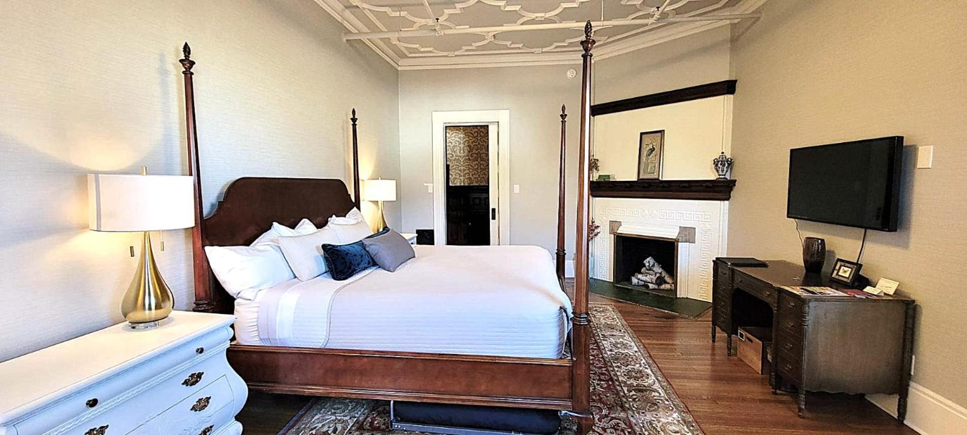 The New Victorian Mansion Bed & Breakfast
