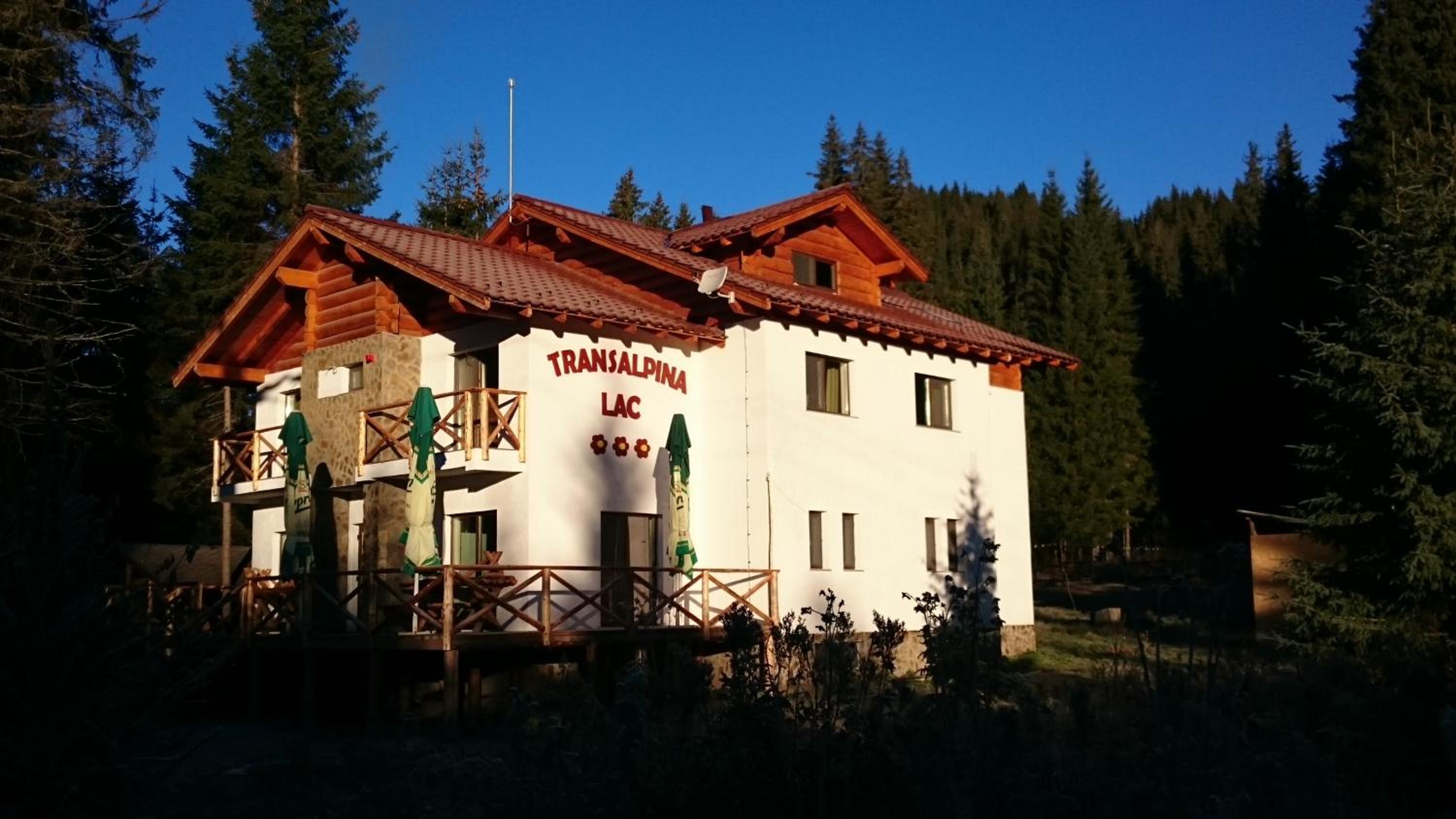 Complex Transalpina Lac view 3