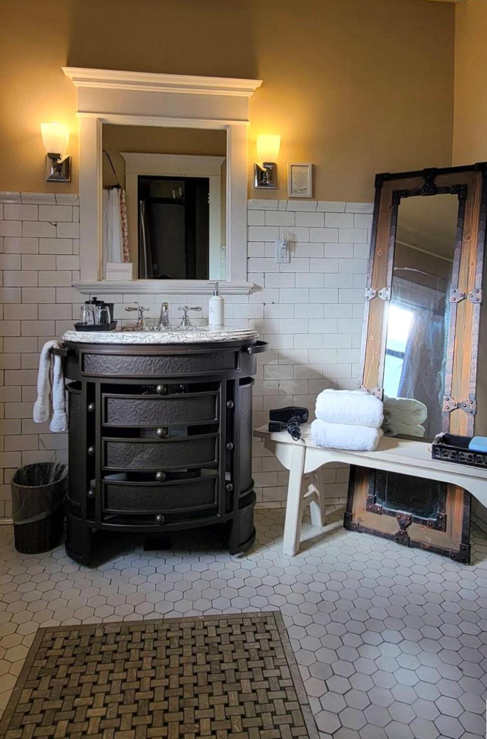 The New Victorian Mansion Bed & Breakfast