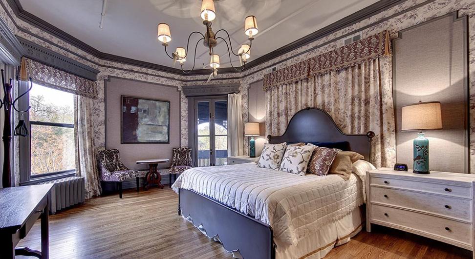 The New Victorian Mansion Bed & Breakfast