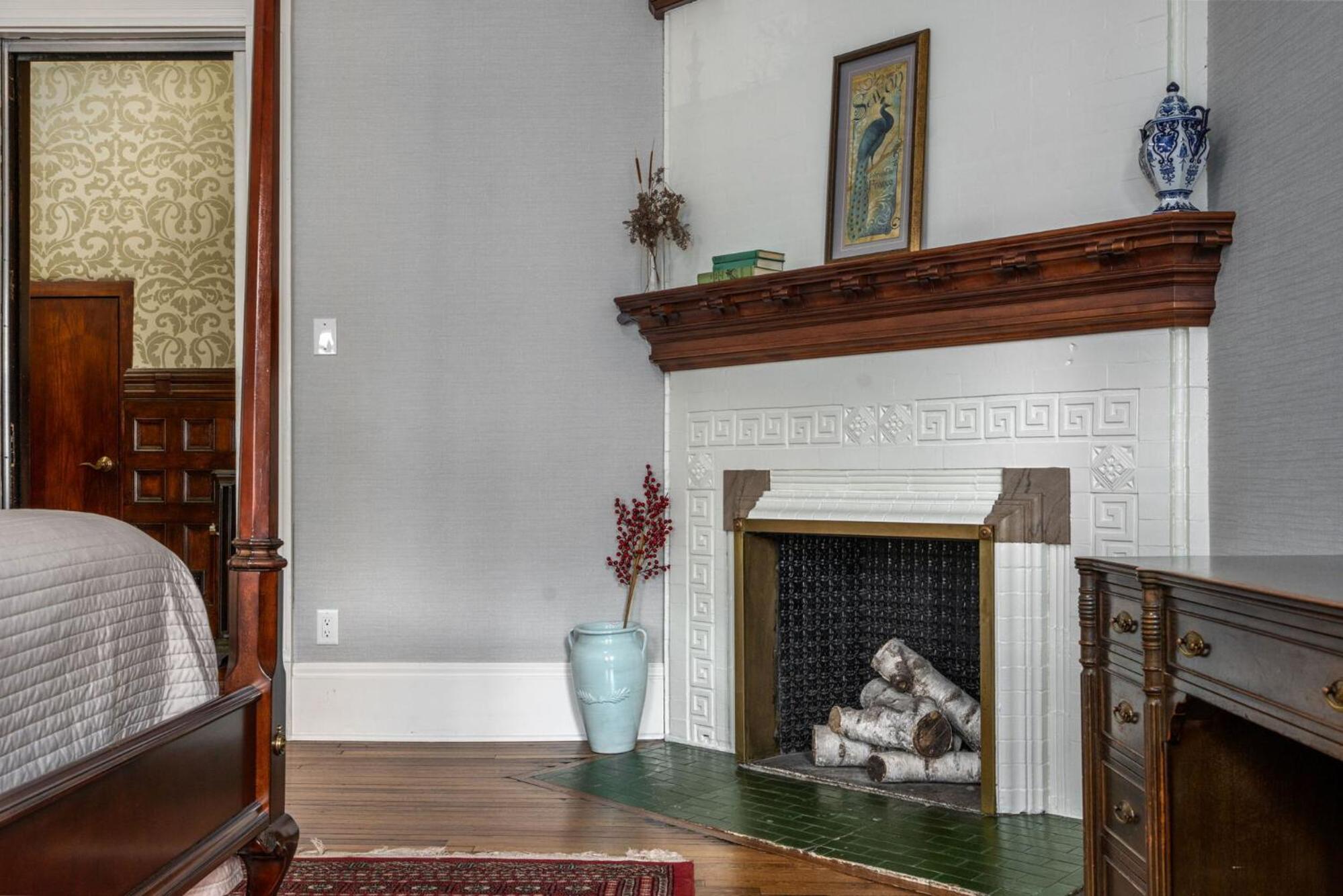 The New Victorian Mansion Bed & Breakfast