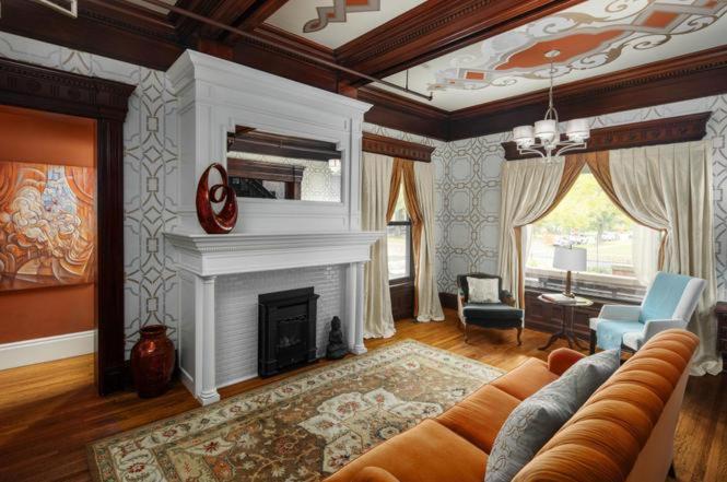 The New Victorian Mansion Bed & Breakfast