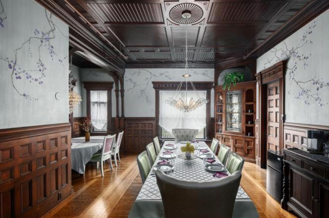 The New Victorian Mansion Bed & Breakfast
