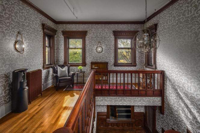 The New Victorian Mansion Bed & Breakfast